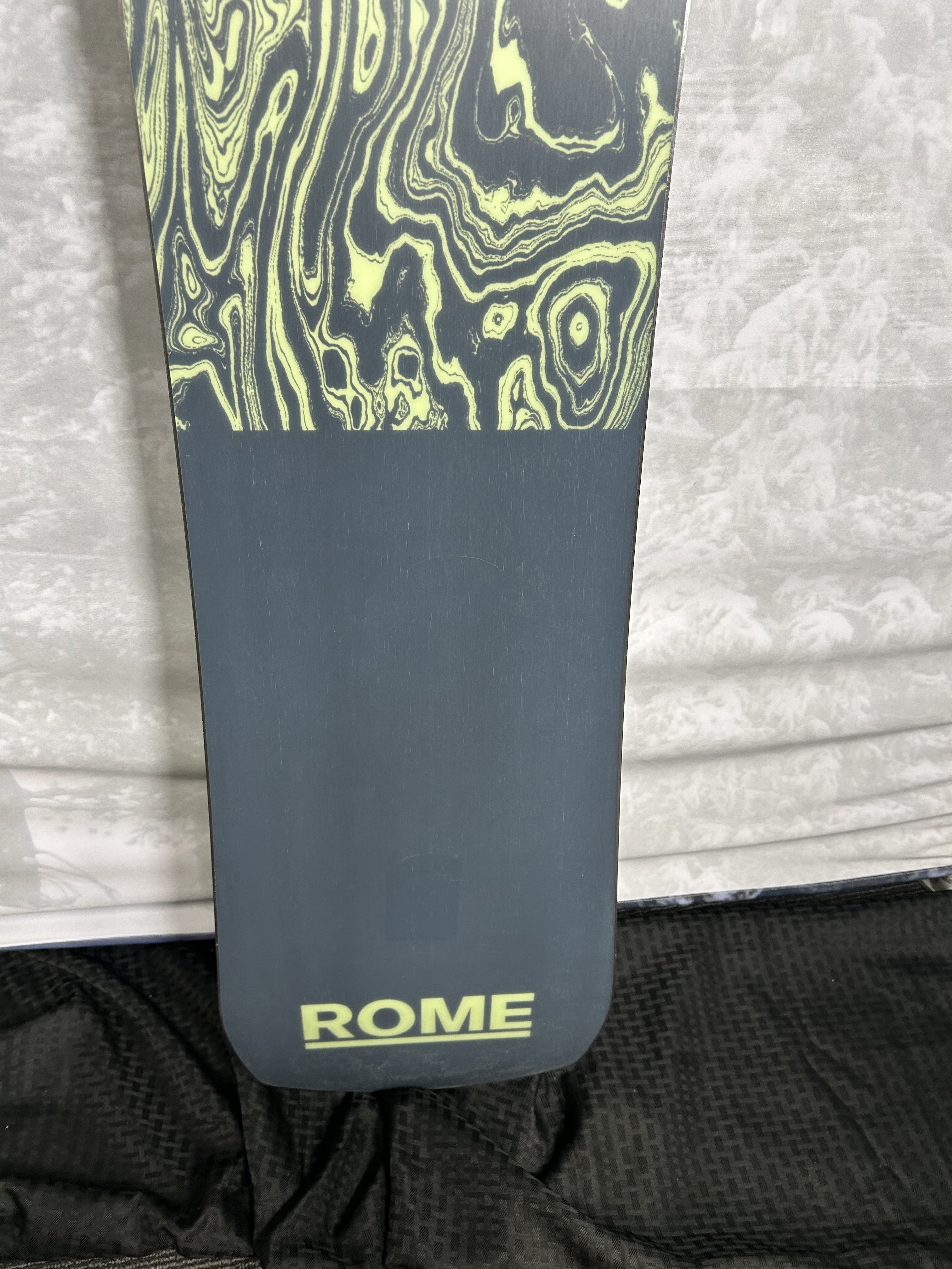 Used 2025 Rome Ravine 152cm Snowboard