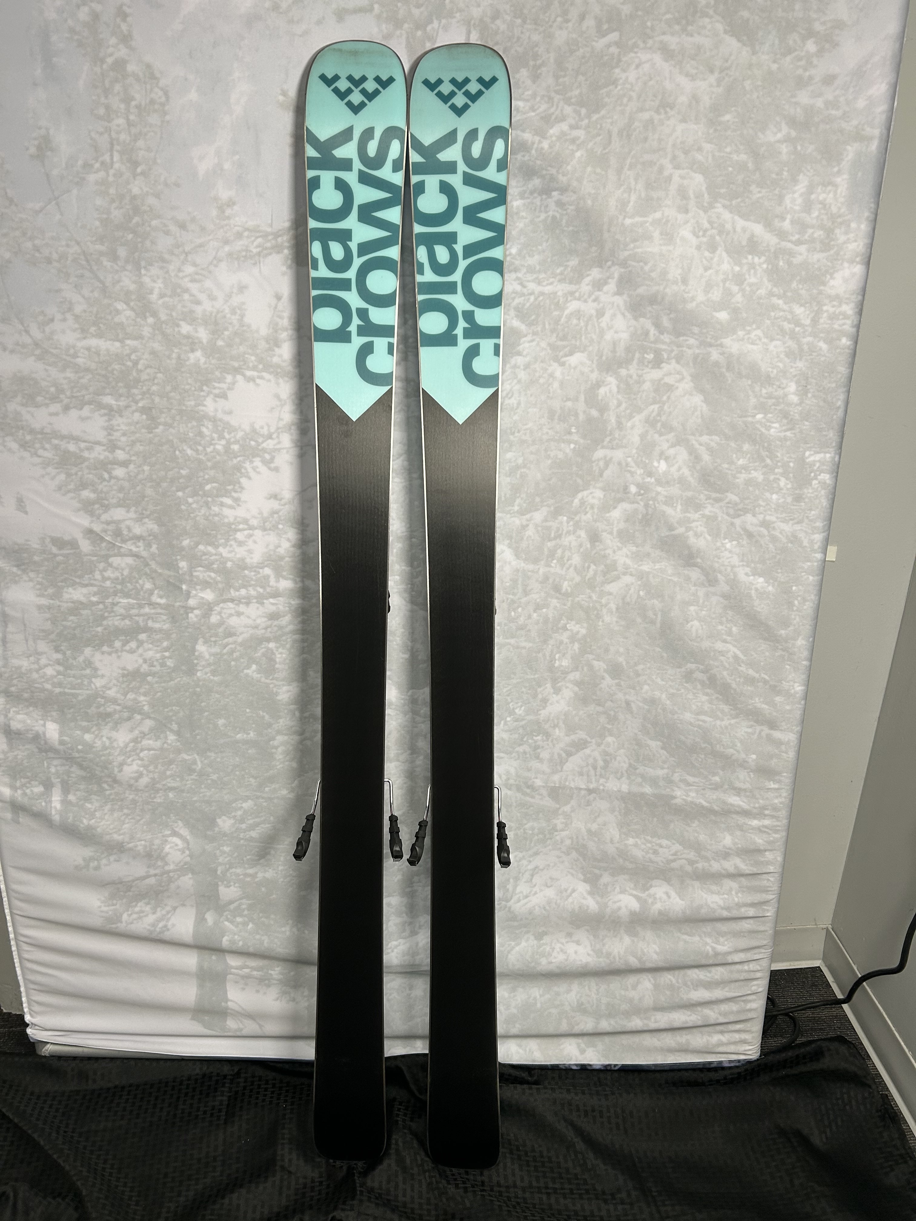 Used Black Crows Captis Birdie Skis-Women's  160 cm w/ Tyrolia Attack 11 Demo Bindings