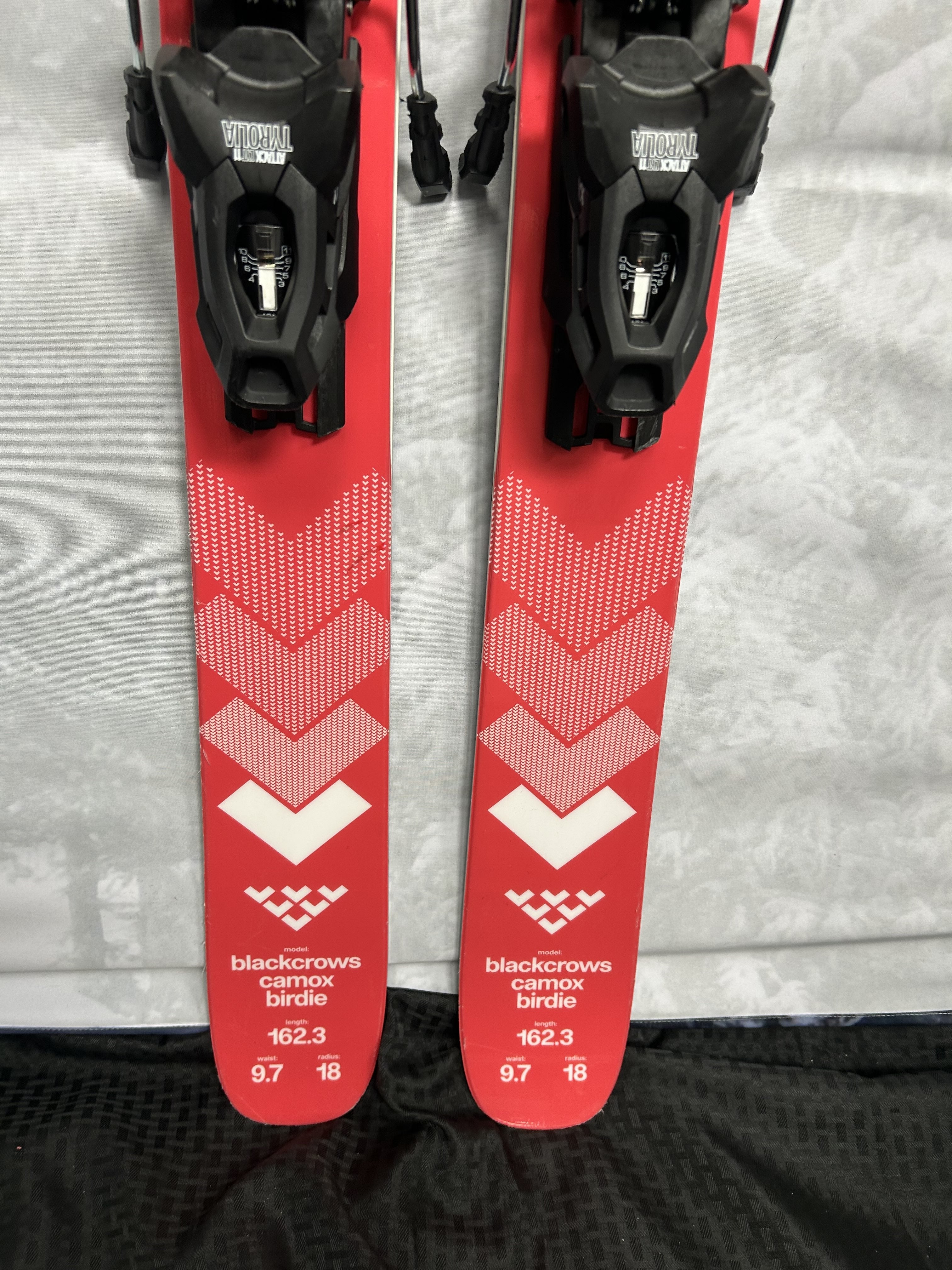 Lightly used Black Crows Camox Birdie Skis 162 cm w/ Tyrolia Attack 11 Demo Bindings