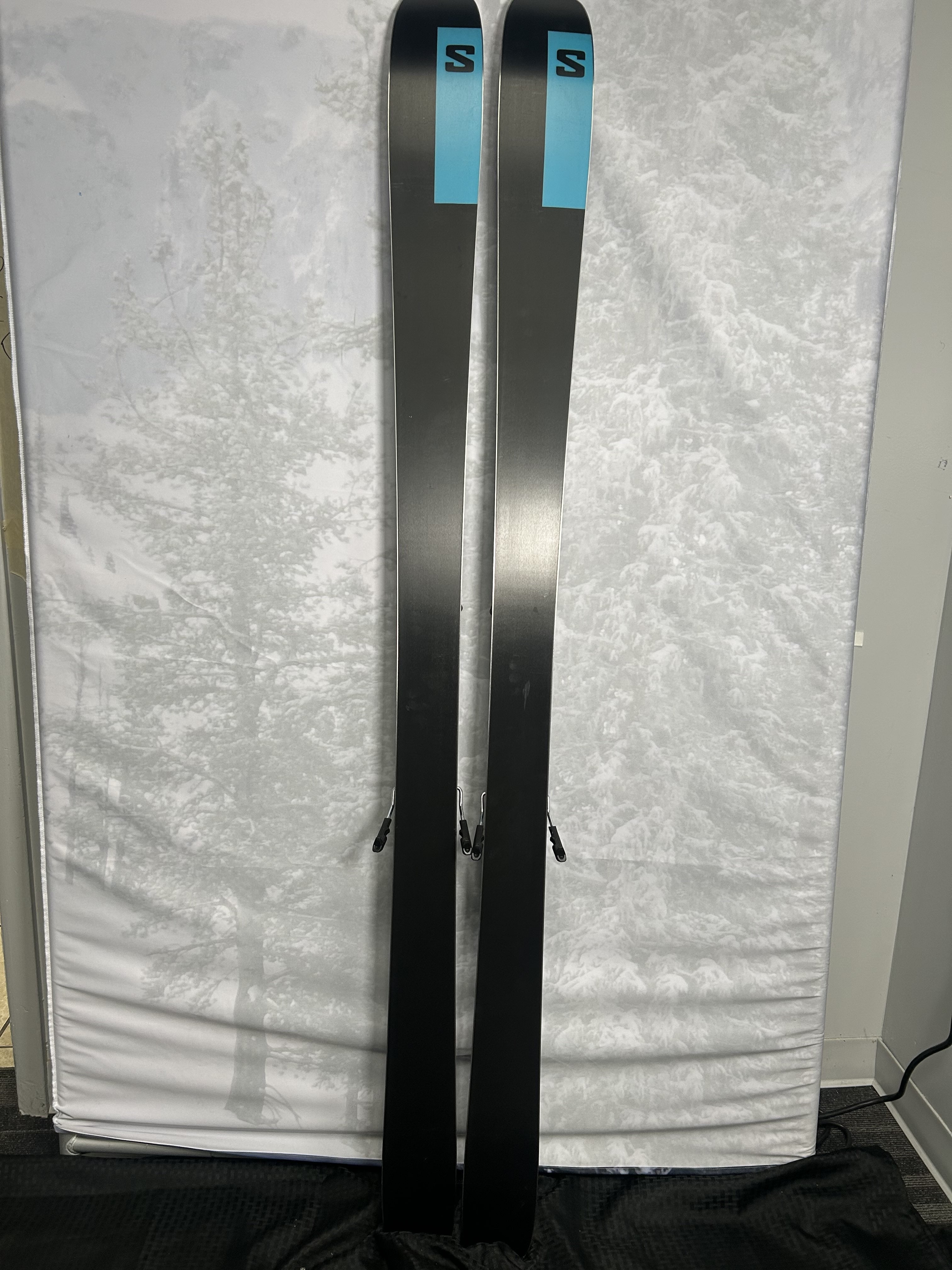 Used 2025 Salomon Stance 90 - 182Cm Ski w/ Salomon Strive 13 GW binding
