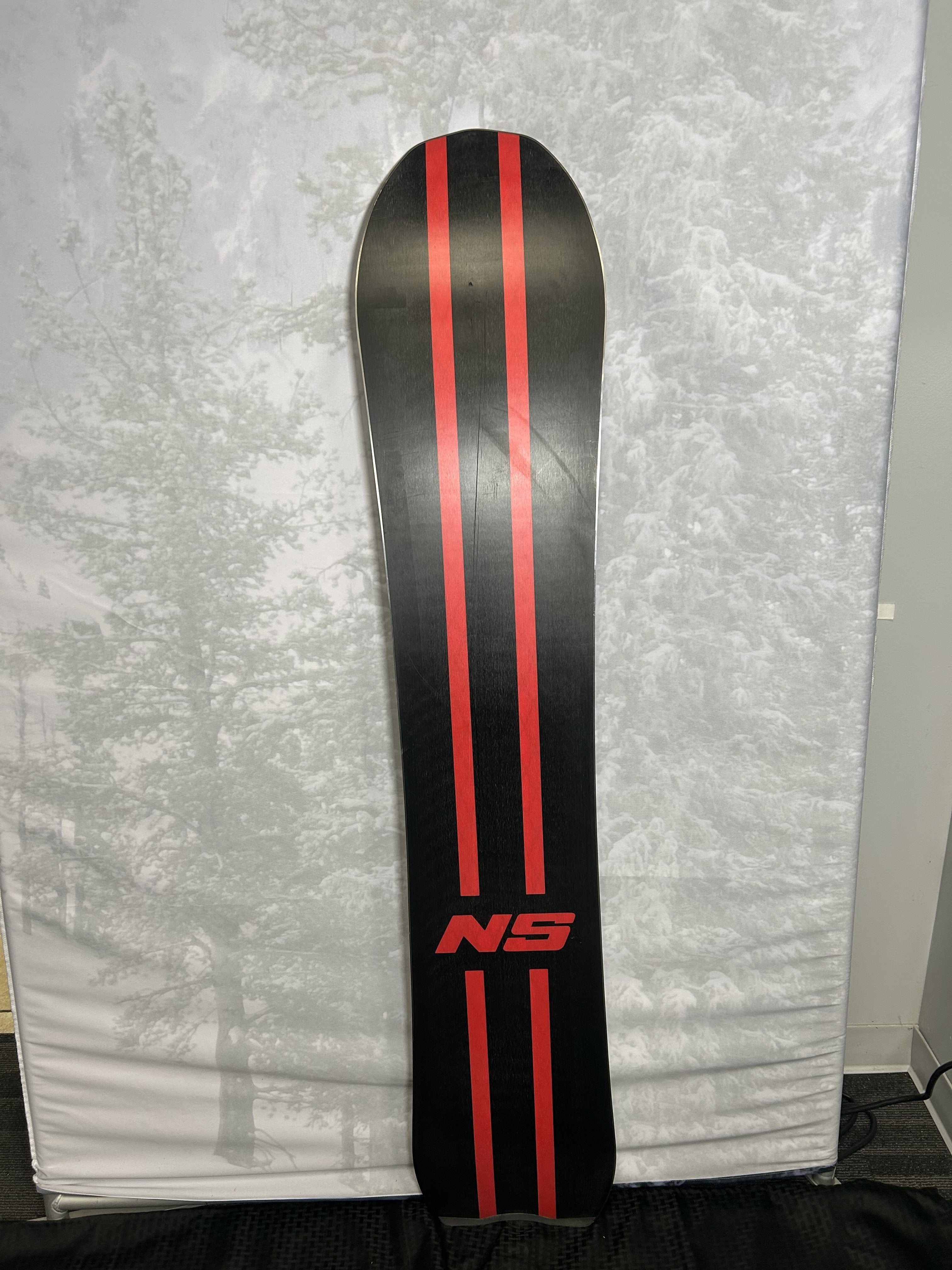 Used 2025 Never Summer Valhalla 156CM Snowboard