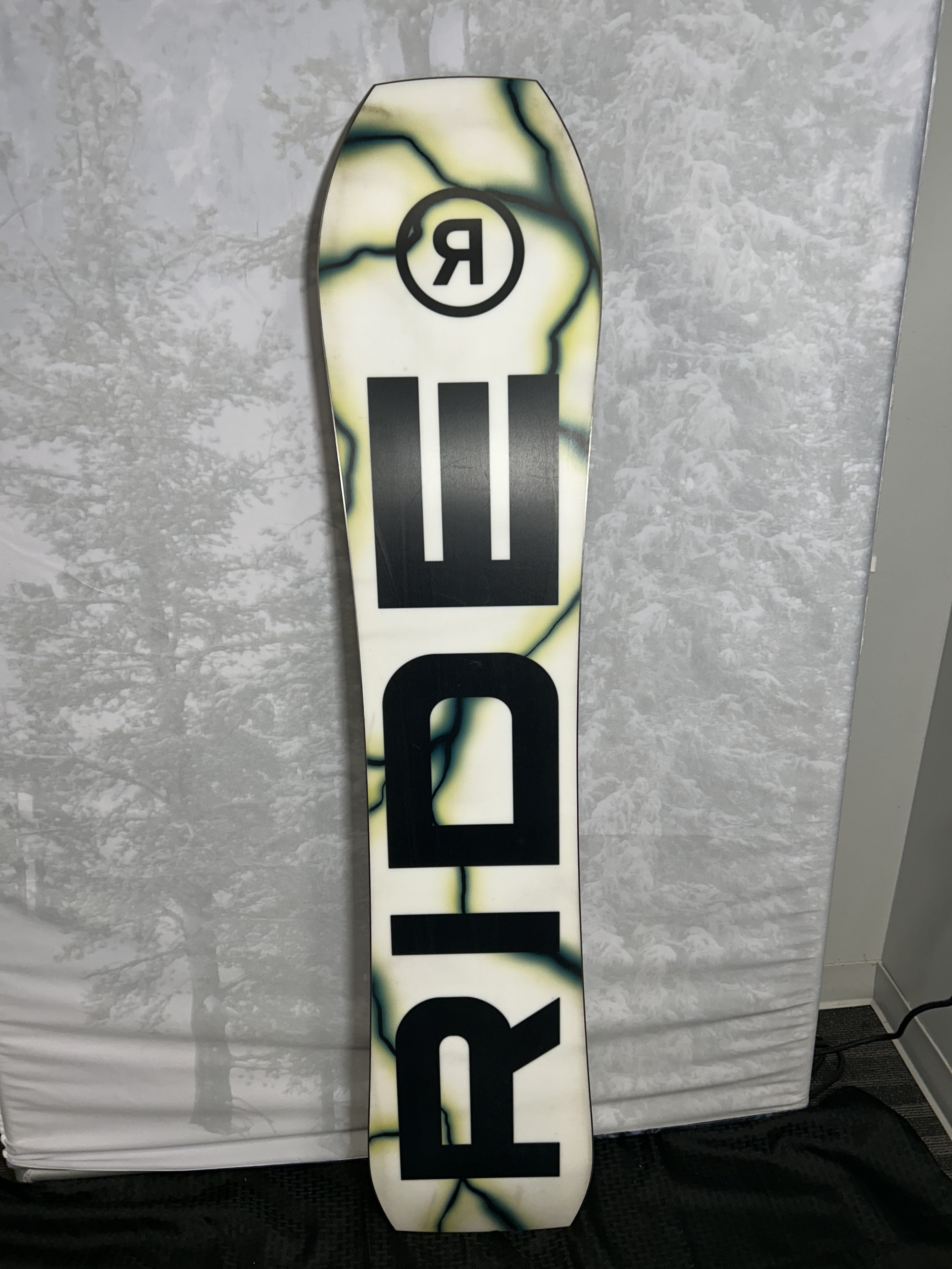 Used 2025 Ride Warpig 154CM Snowboard