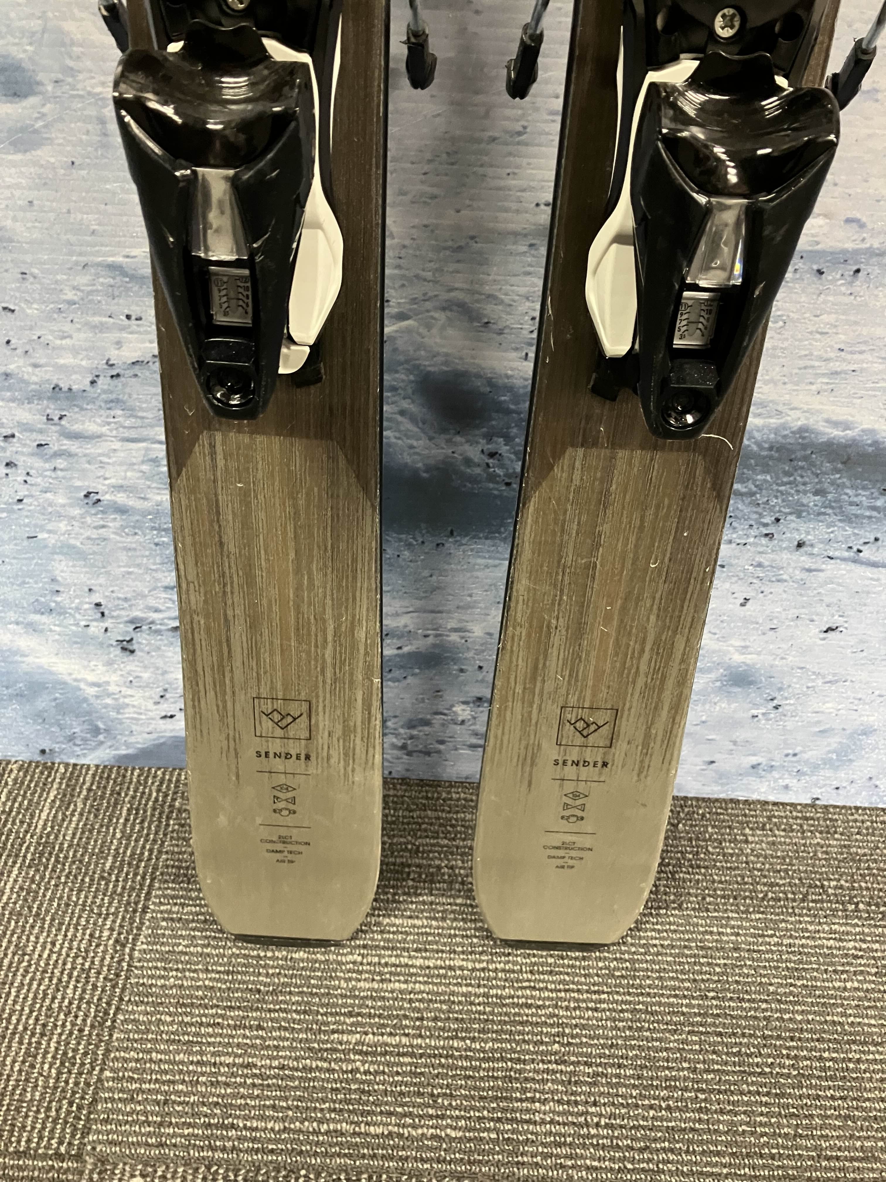 Used Rossignol Sender 104 TI 154cm Skis w/ Look 12 Demo Bindings