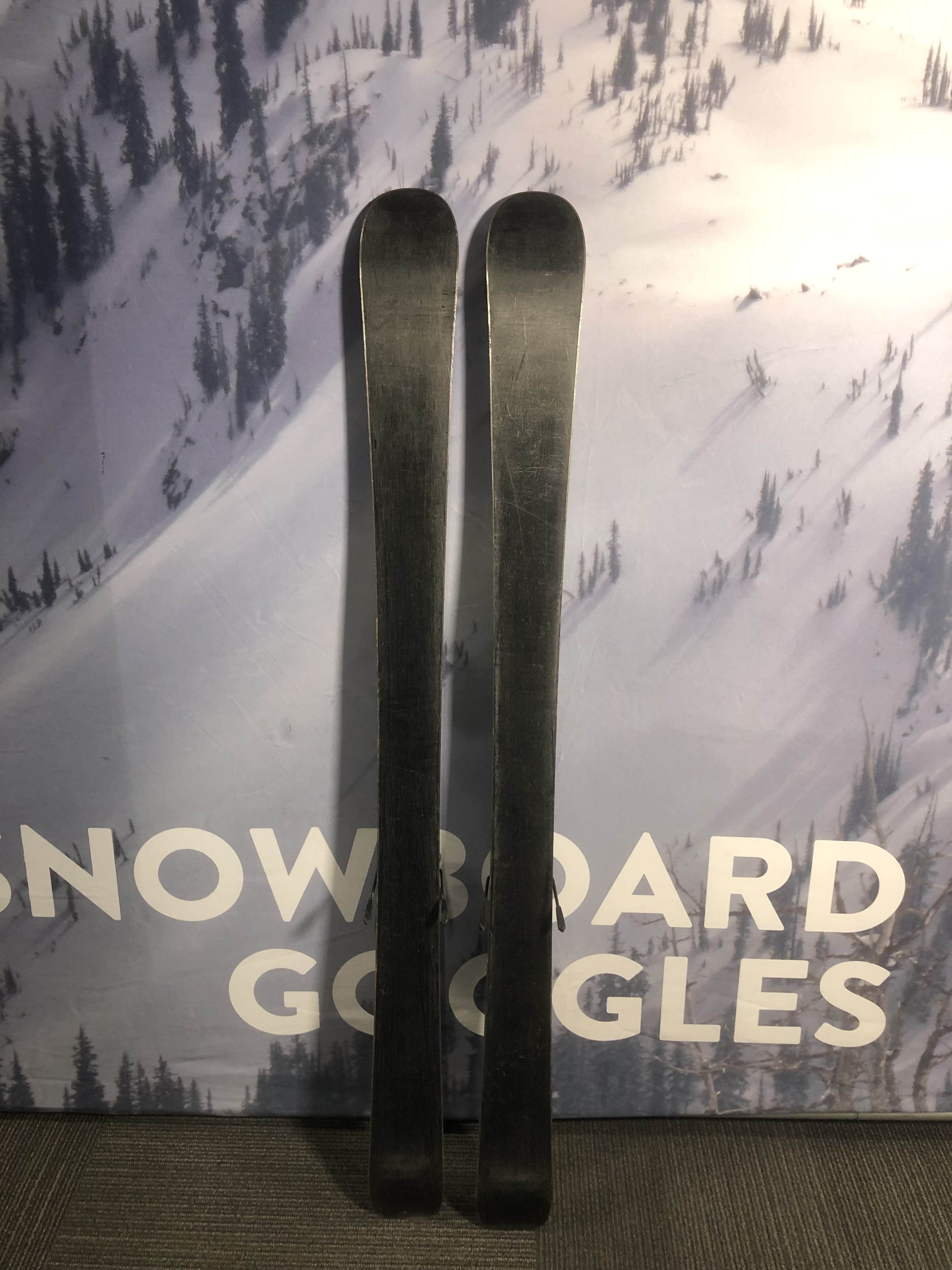 Used Kids Rossignol Terrain 128cm Skis w/ Look KidX Binding