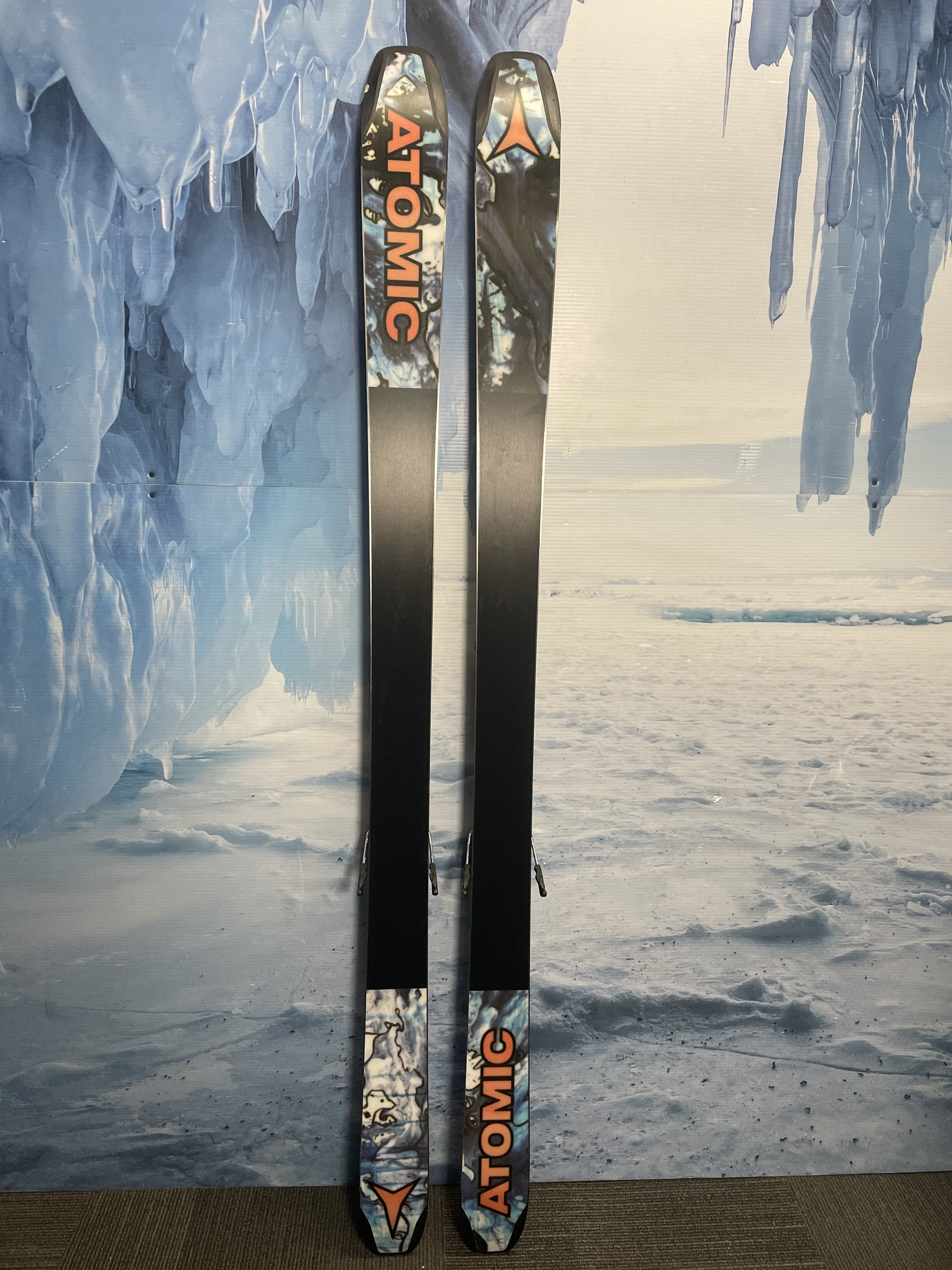 Used 2025 Atomic Bent Chetler 90 184cm Skis w/ Salomon Strive 11 Demo Binding
