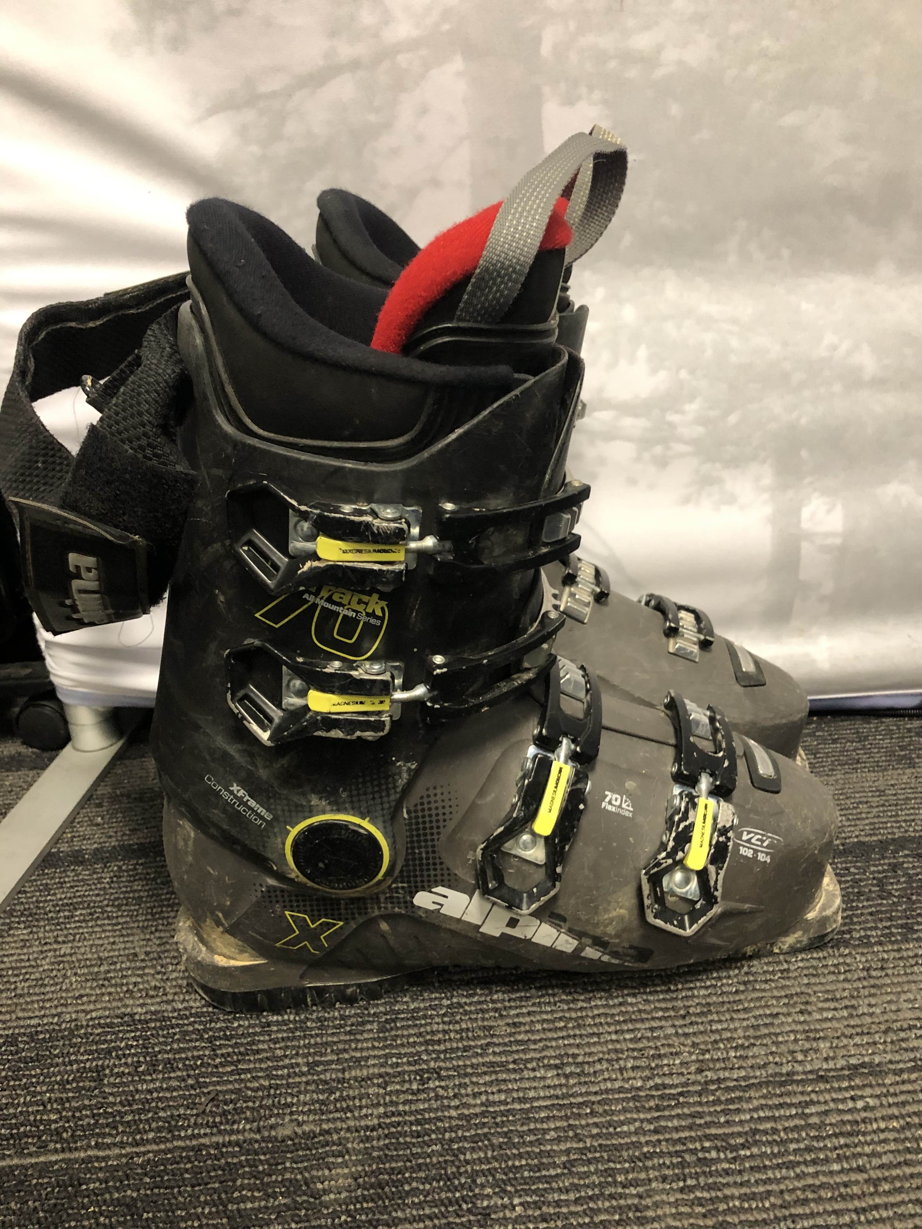 Used Alpina Xtrack 70 Ski Boot - 26.5MP