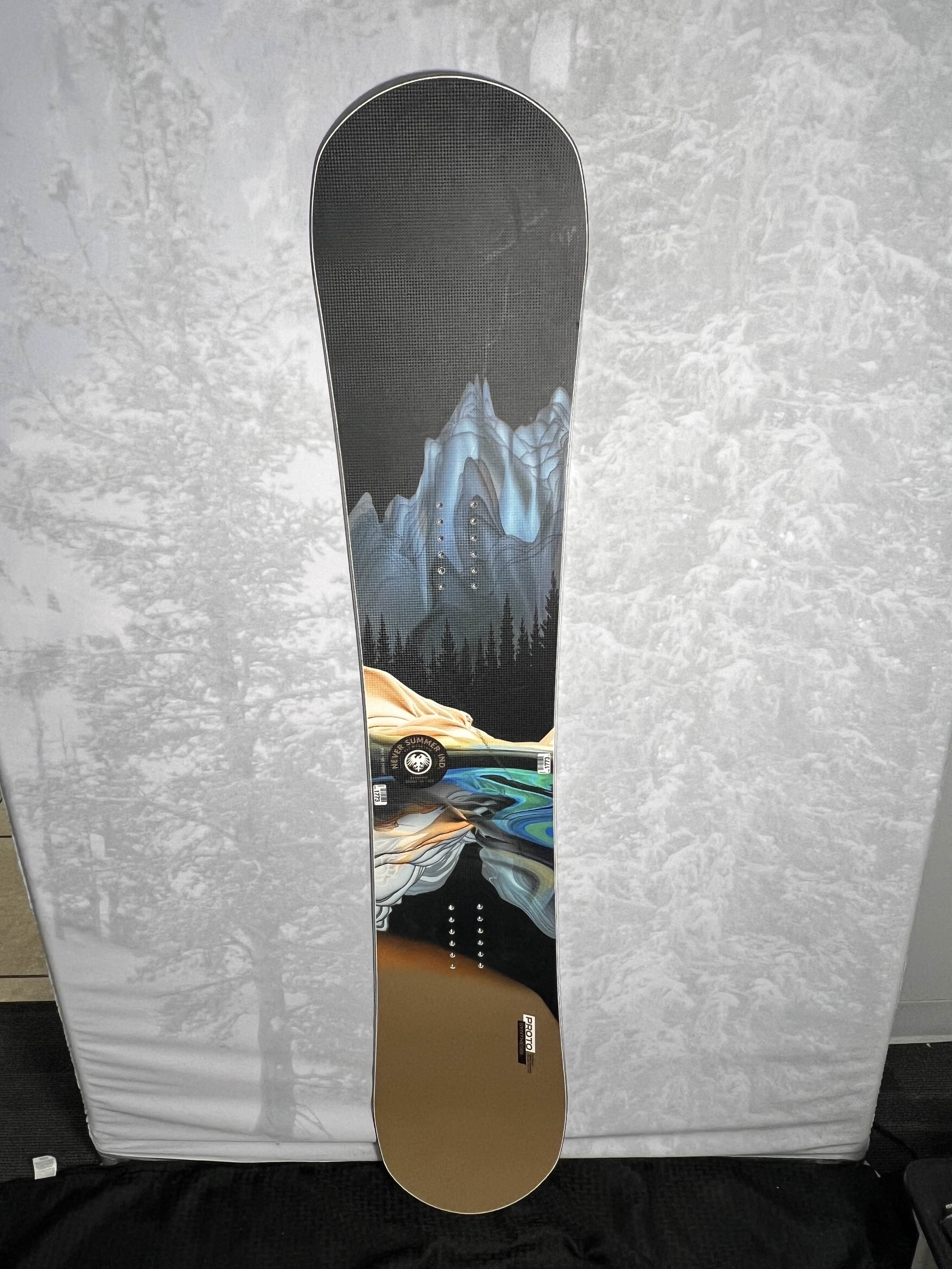 NEVER SUMMER 　PROTO SYNTHESIS　155㌢ Men's 2025 Limited Edition Bone Snowboard | Never Summer