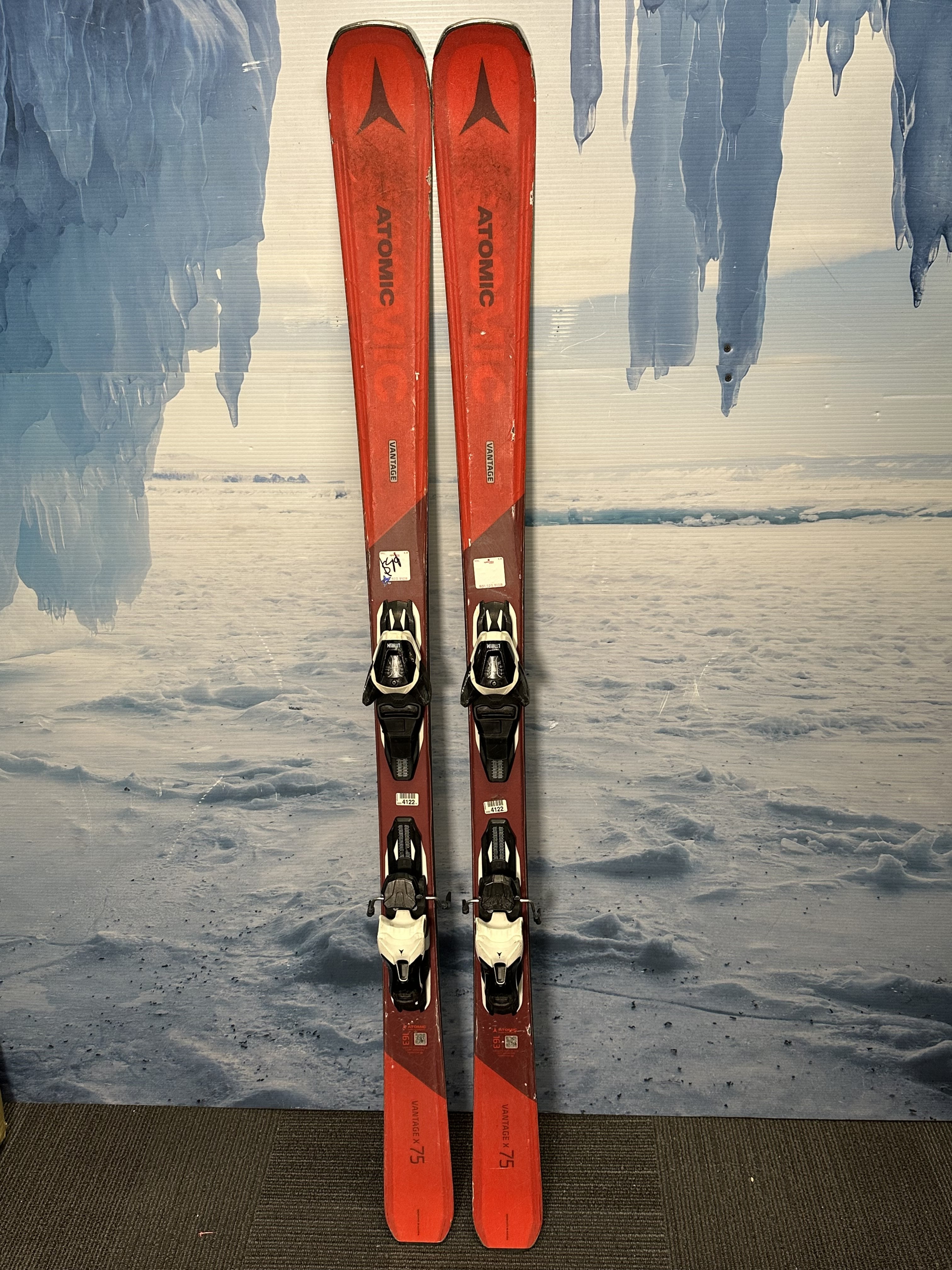 Used Atomic Vantage 163cm Skis w/ Atomic Lithium 10 Bindings