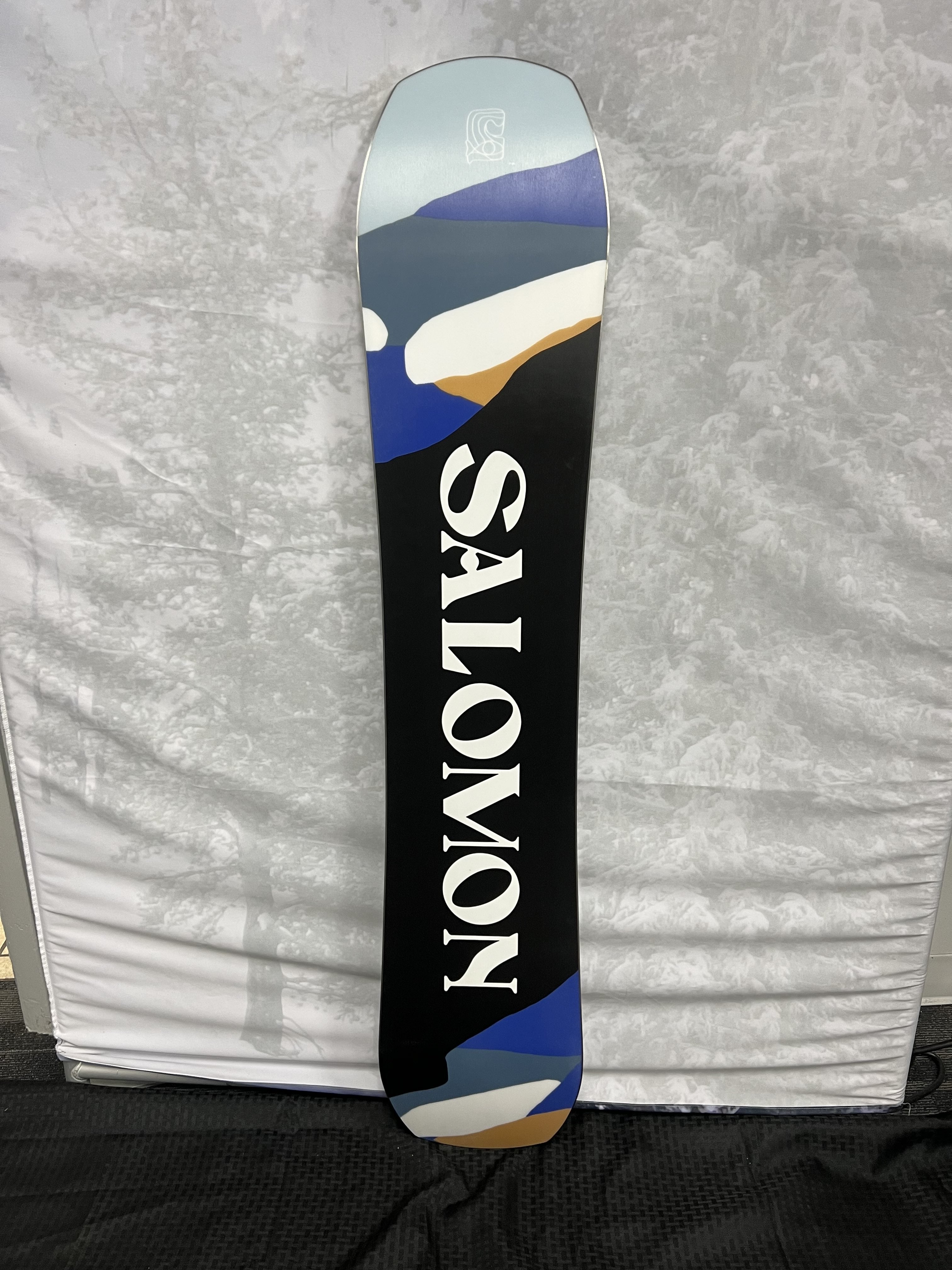 Lightly Used 2025 Salomon Rumble Fish 140 cm Snowboard