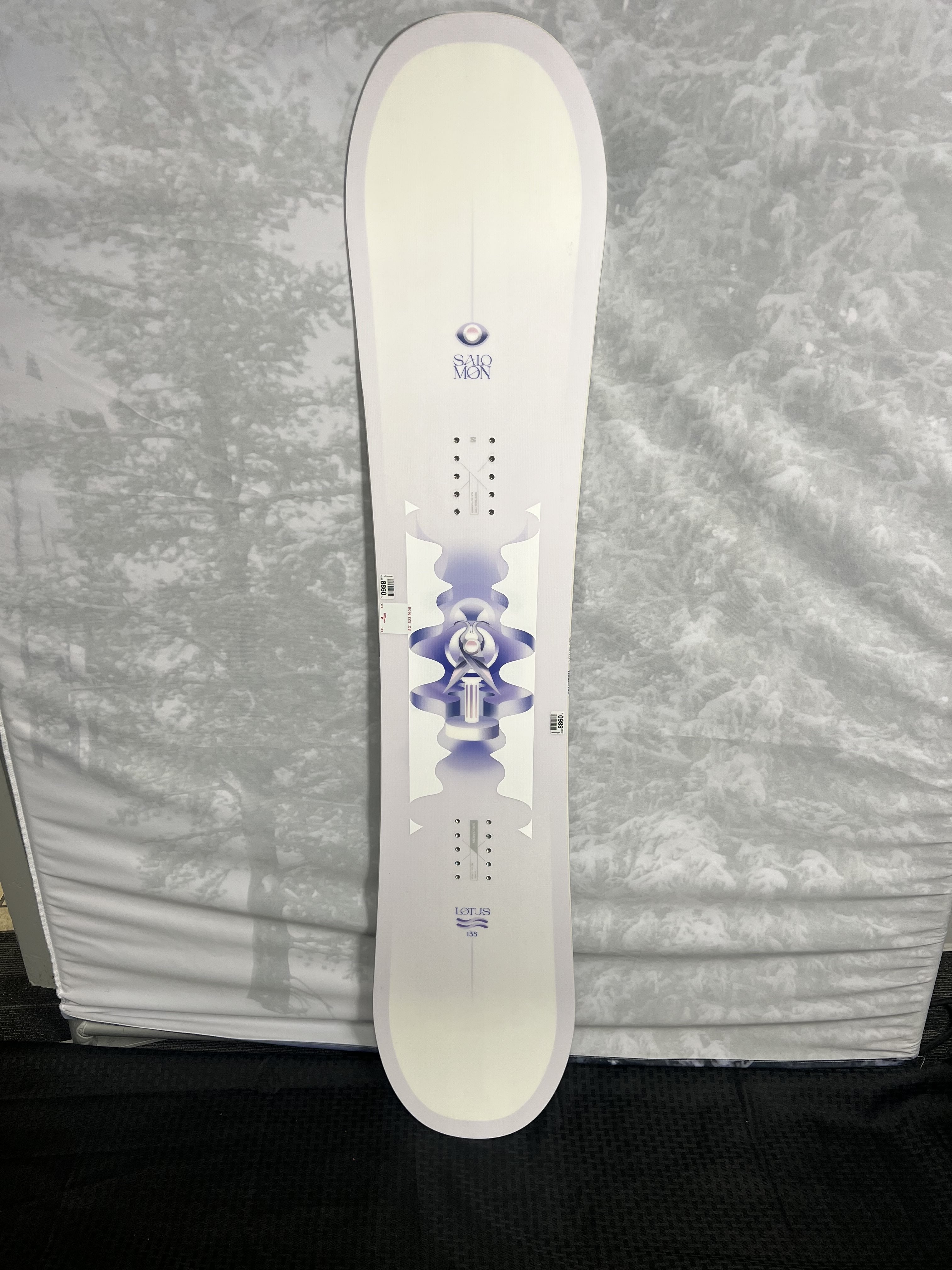 Lightly Used 2025 Salomon Lotus 135 cm Snowboard