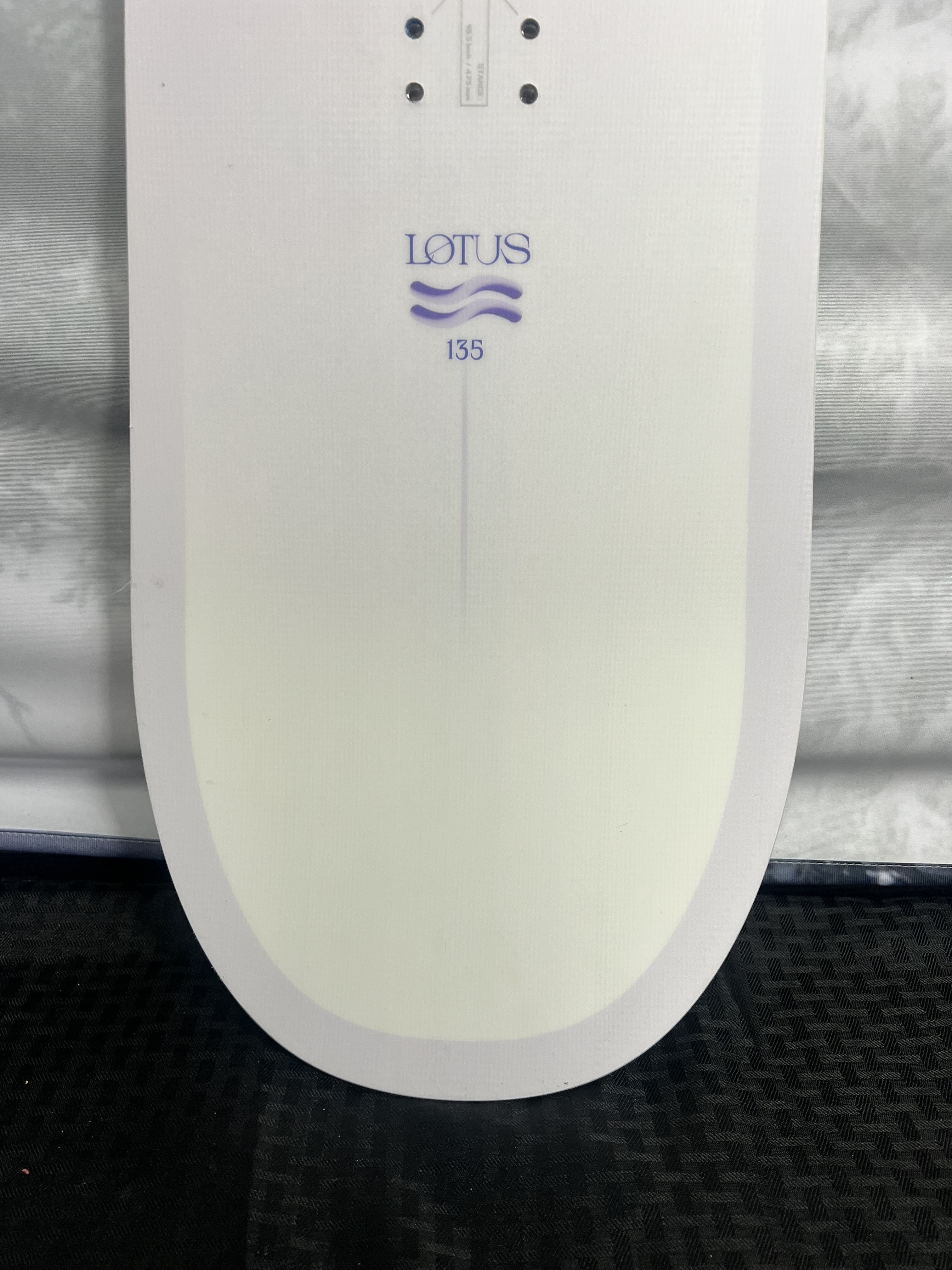 Lightly Used 2025 Salomon Lotus 135 cm Snowboard
