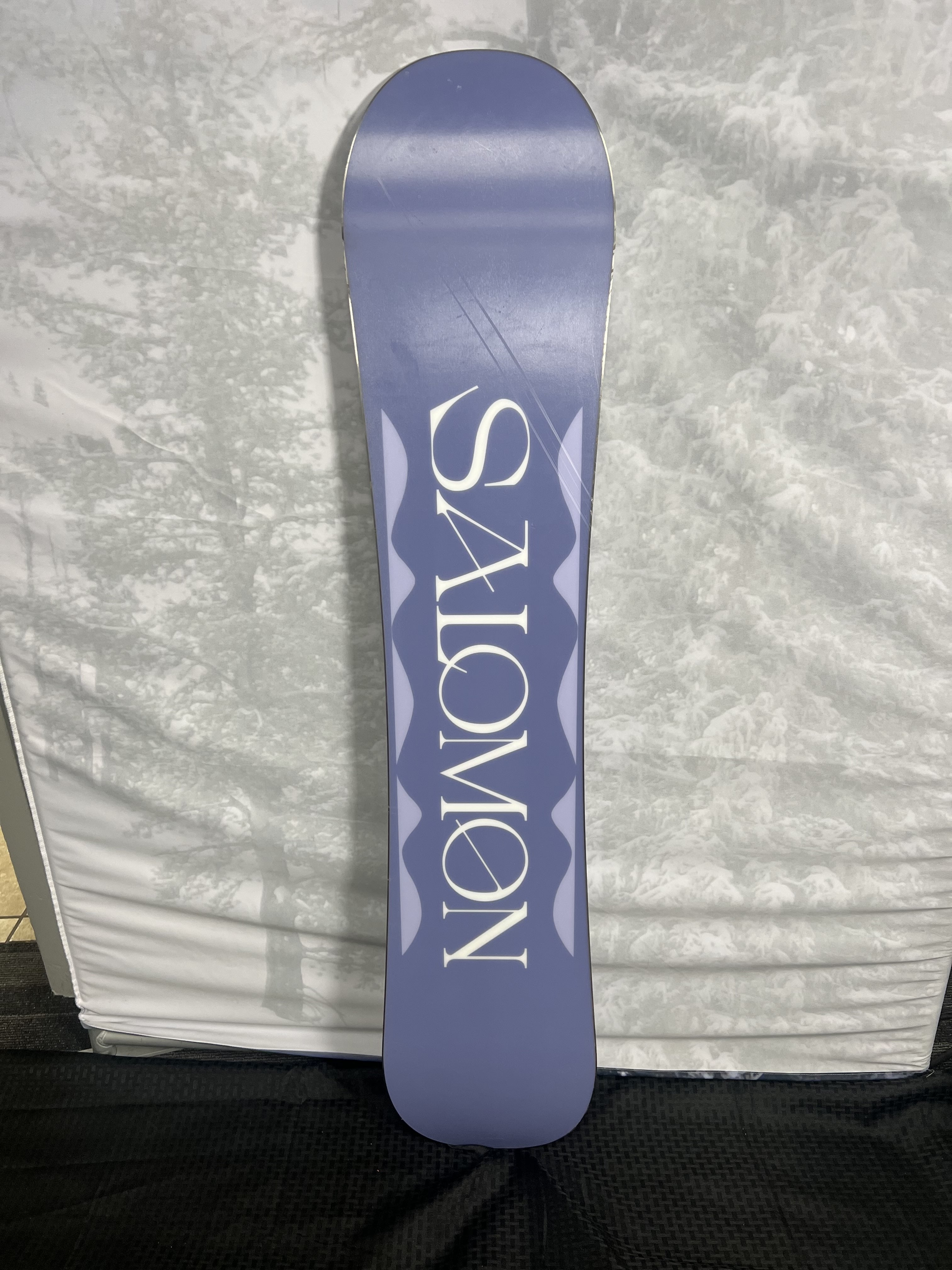 Lightly Used 2025 Salomon Lotus 135 cm Snowboard