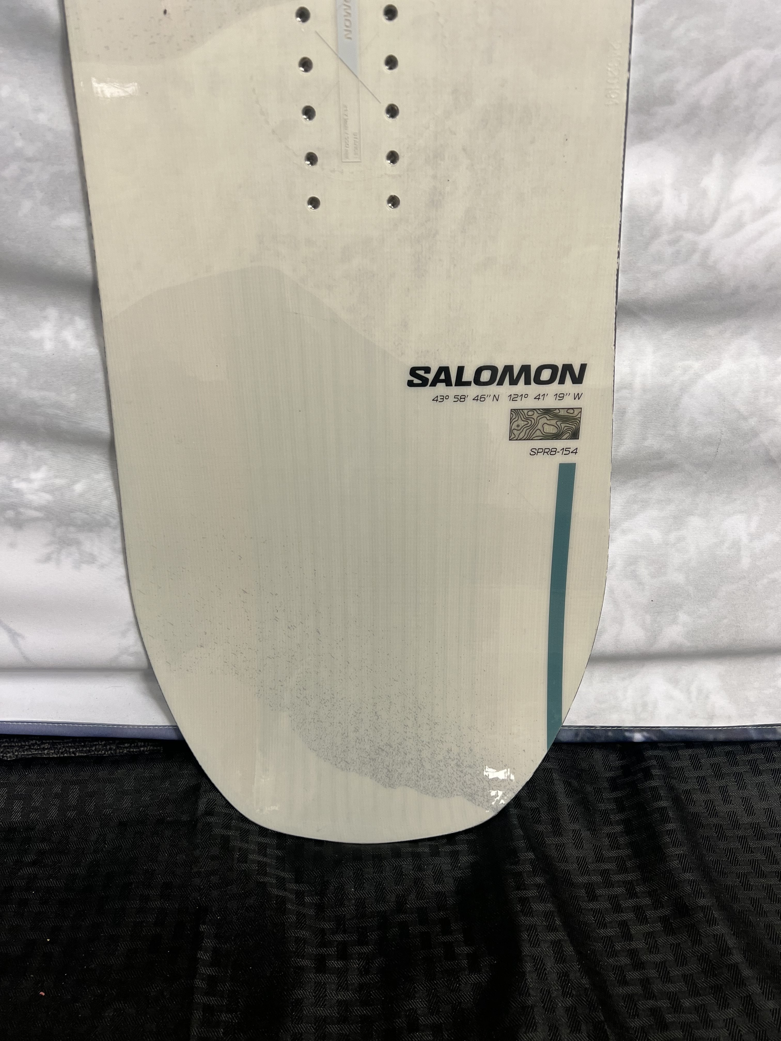 Lightly used 2025 Salomon Super 8 154cm Snowboard
