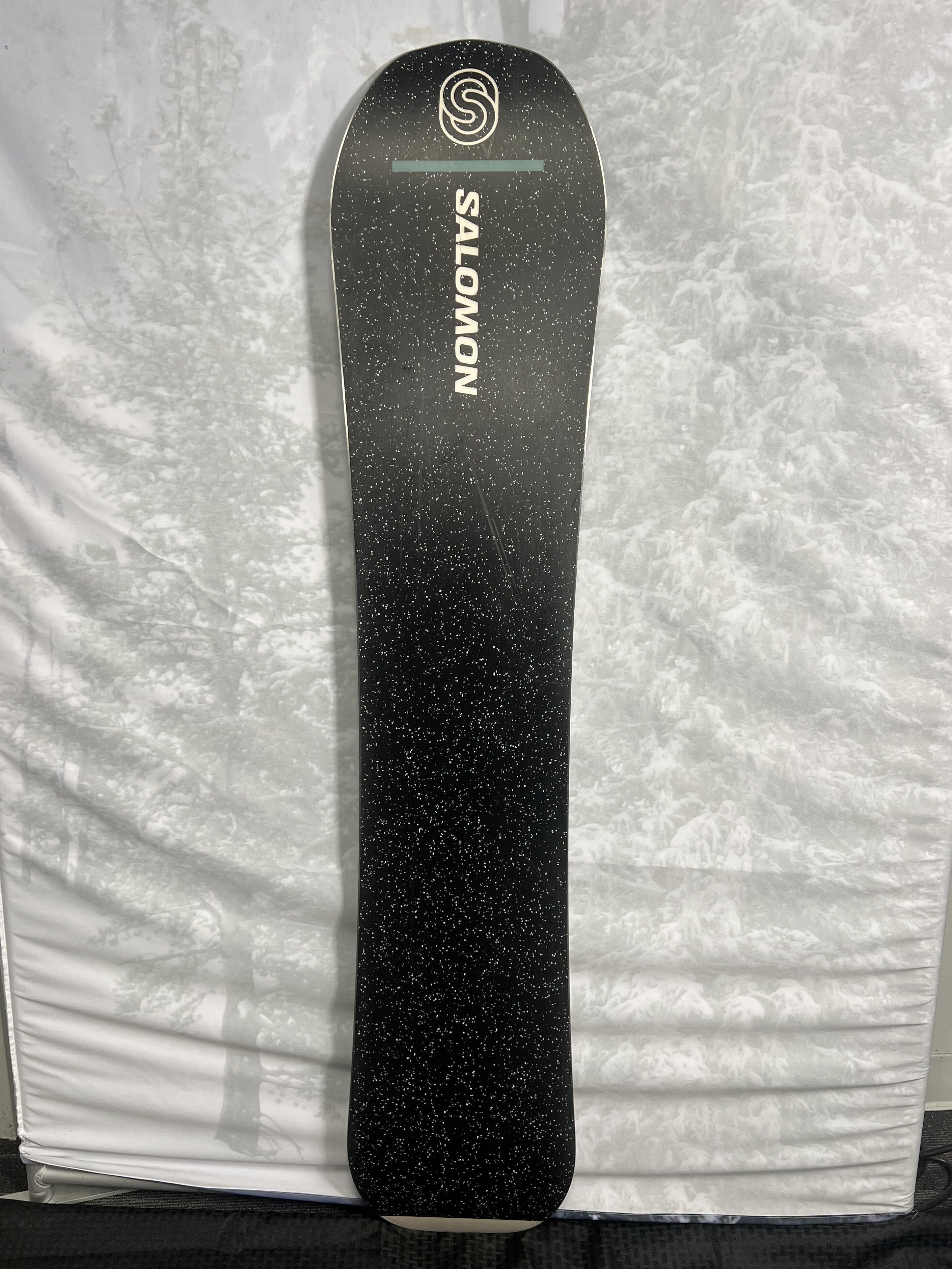 Lightly used 2025 Salomon Super 8 154cm Snowboard