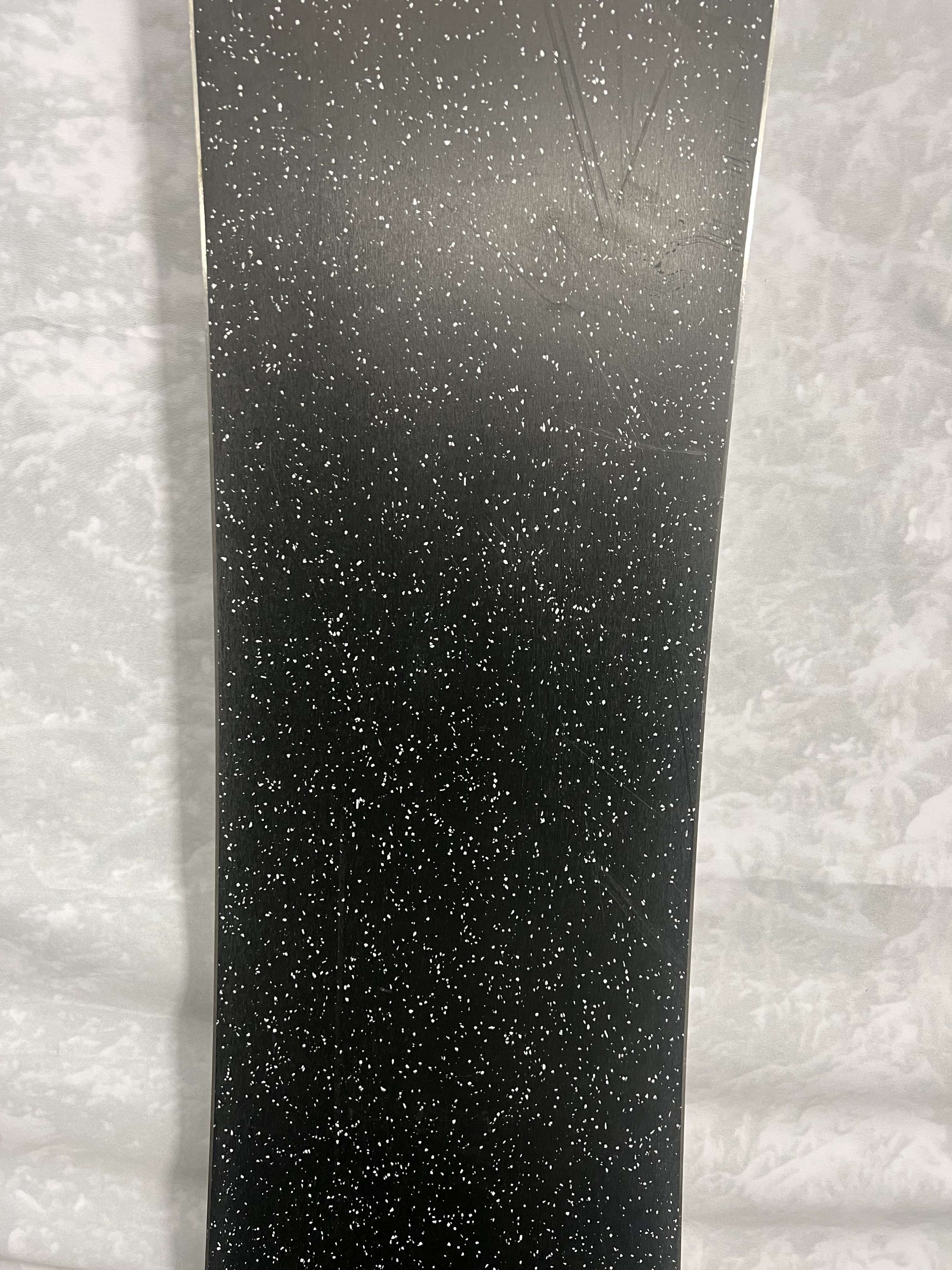 Lightly used 2025 Salomon Super 8 154cm Snowboard