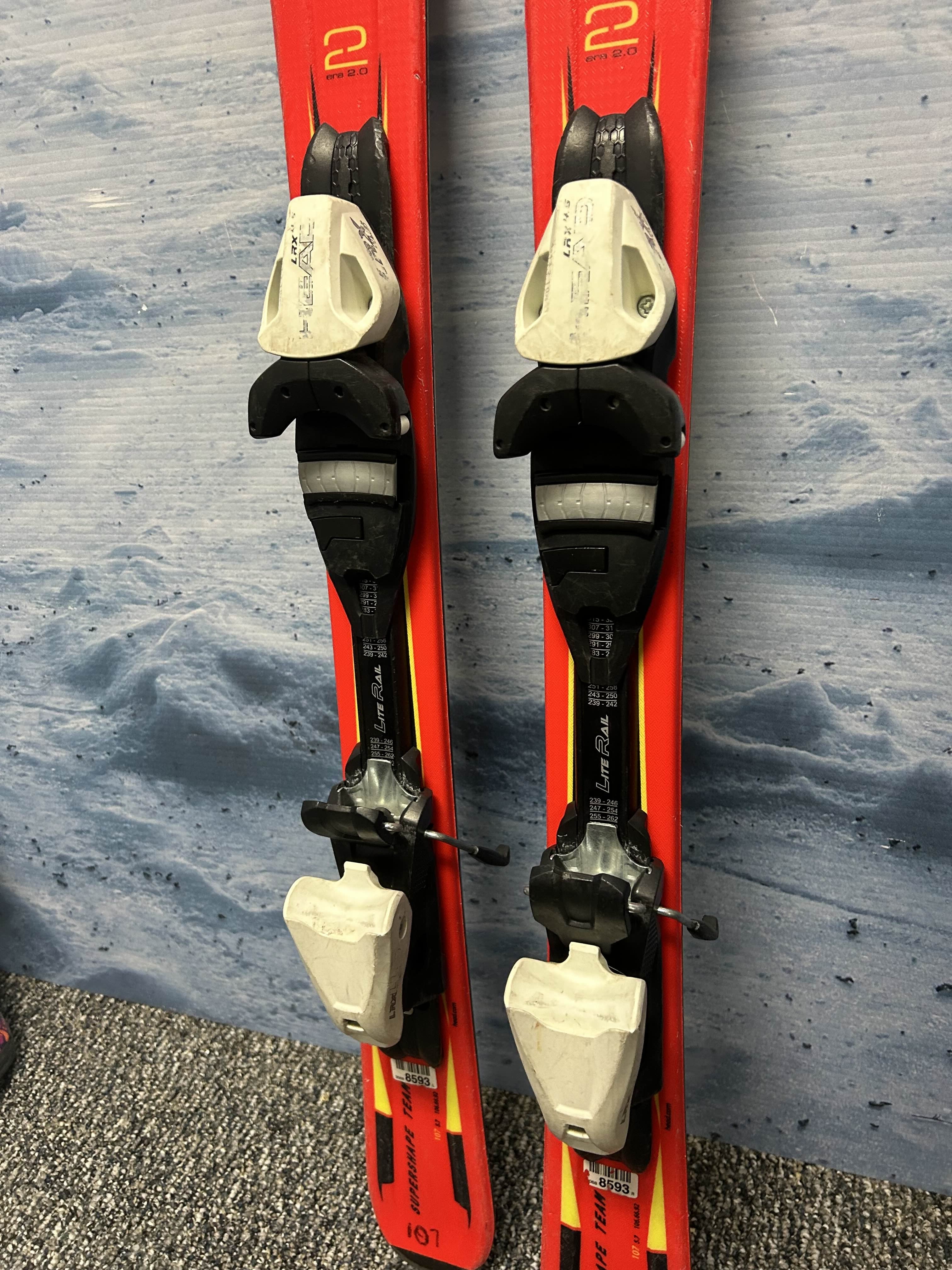 Heavily Used Head Supershape 107cm Jr Kids Skis w/ Head LRX 4.5 Demo Binding