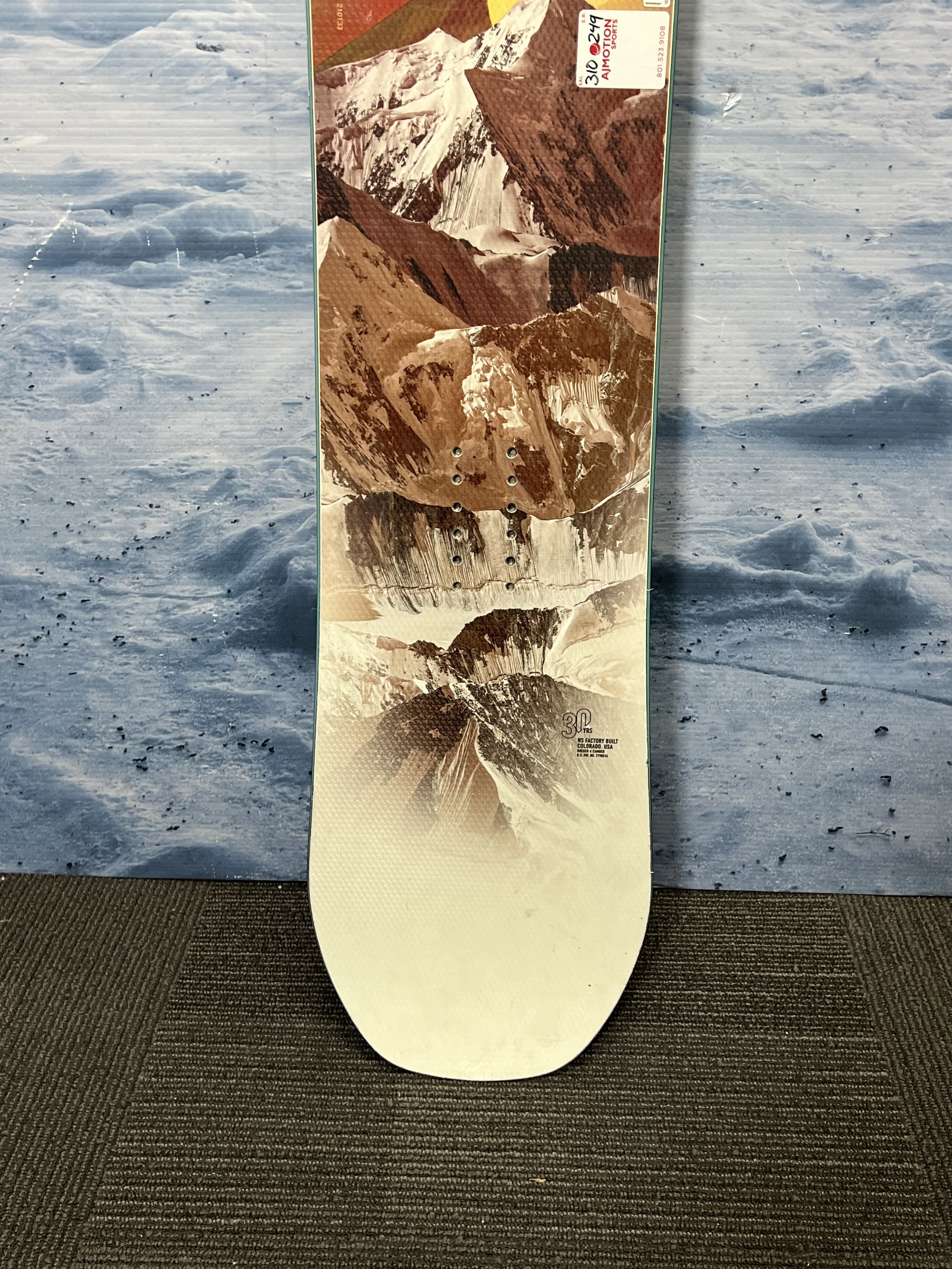 Used Never Summer Infinity Women's Snowboard 2021 - 151 CM