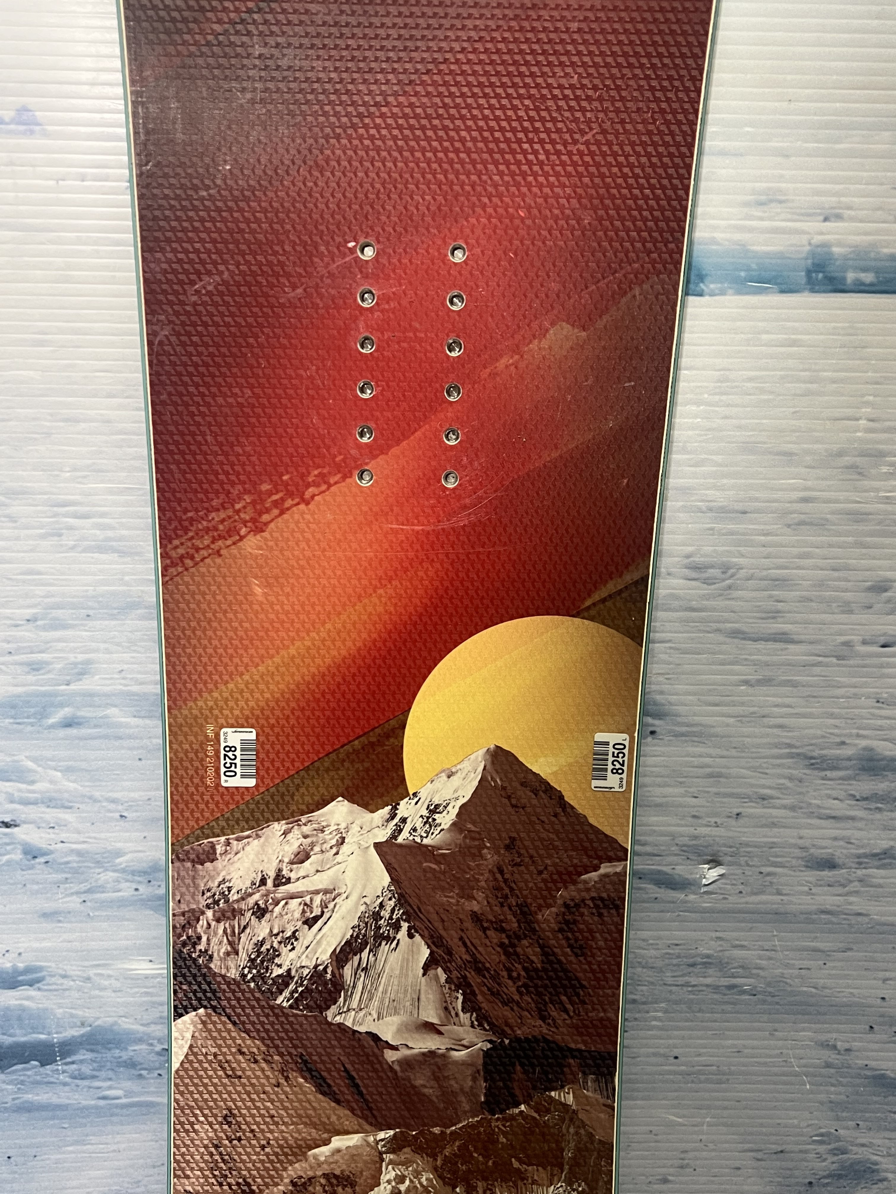 Used Never Summer Infinity Women's Snowboard 2021 - 149 CM
