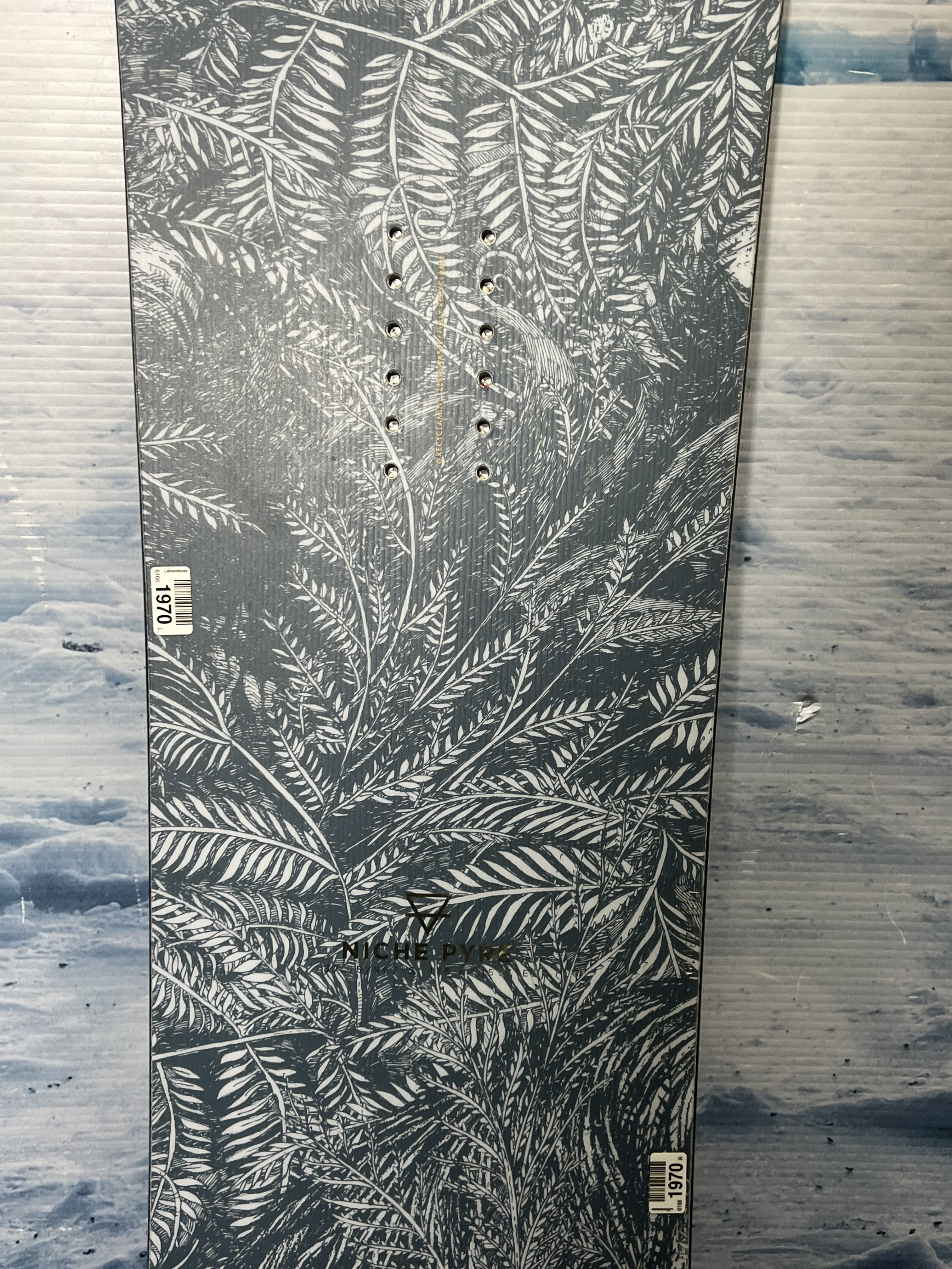 Lightly Used Niche Pyre 2024 Snowboard- 145 cm