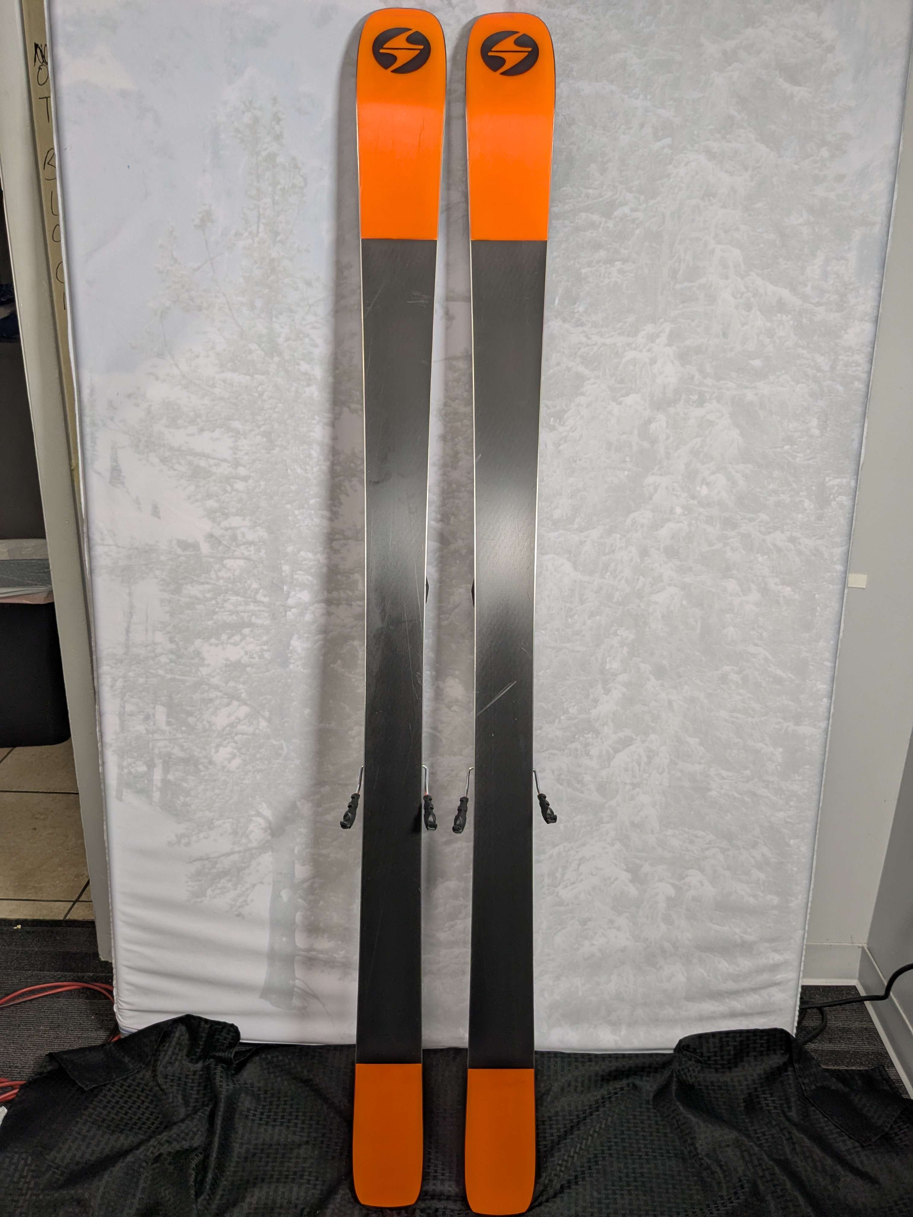 Used 2025 Blizzard Anomoly 88 TI Skis- 182cm w/ Tyrollia Attack MN 14 Binding