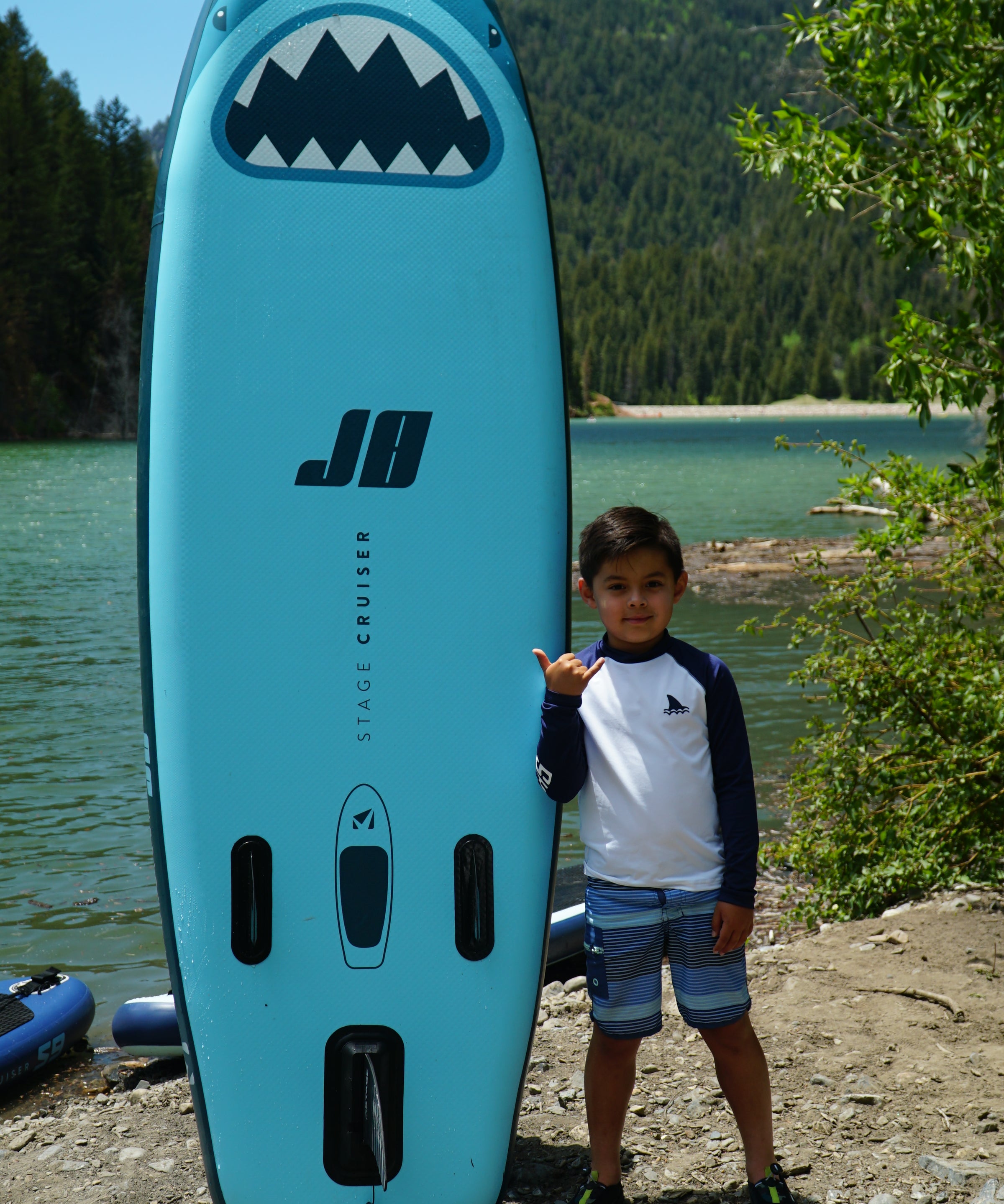 The J8 Junior Cruiser is the perfect SUP board the little adventurers! The smaller dimensions offer a more manageable and lightweight design to make sure your little ones are safe and having fun on the water. The J8 Cruiser is made with super durable and long lasting military grade 2-ply PVC, as well as drop stitch technology which makes an inflatable just as rigid and stable as a hard board.
