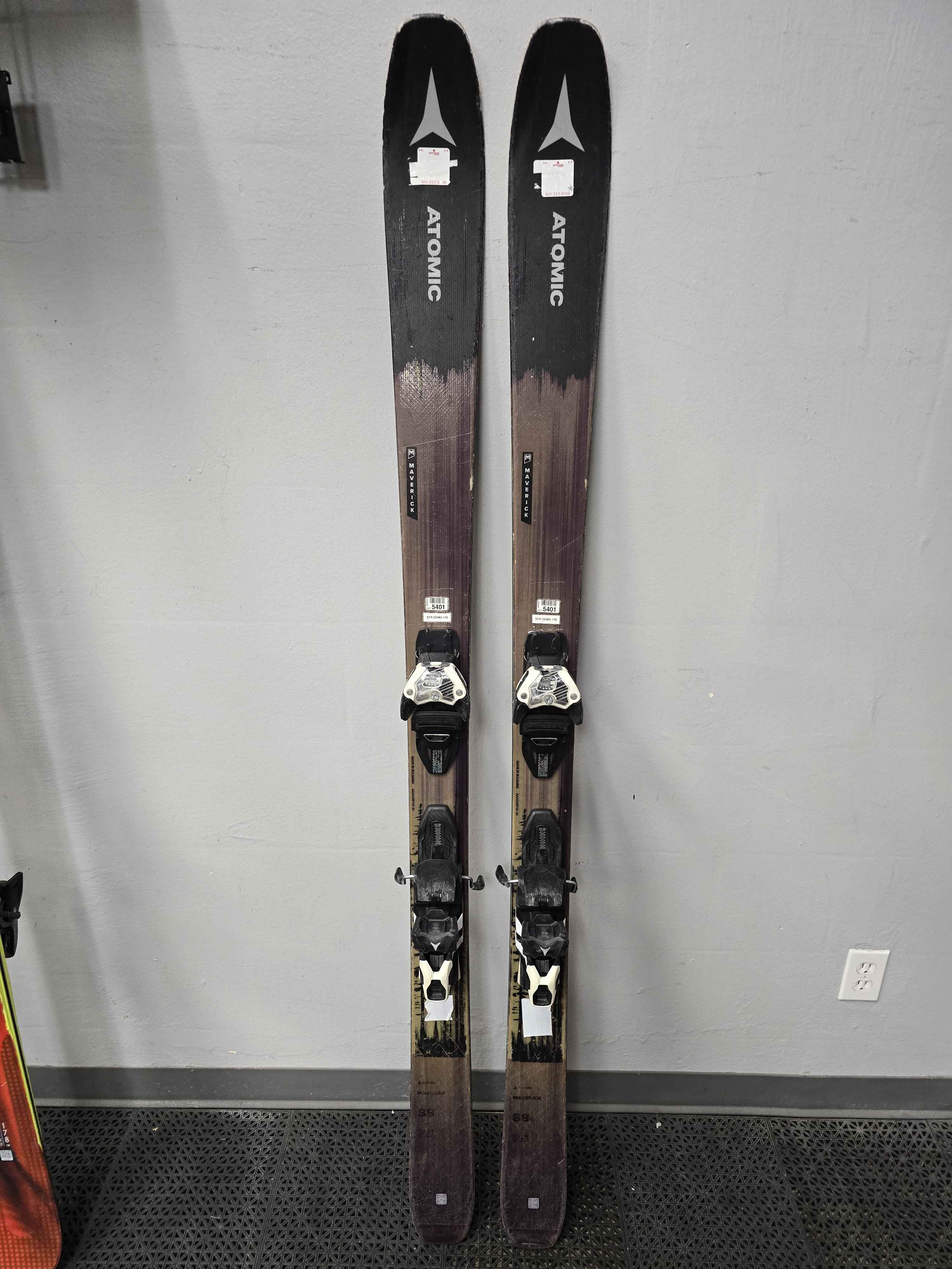 Used Atomic Maverick 88Ti 176cm Skis w/ Atomic Warden 13 Demo Binding