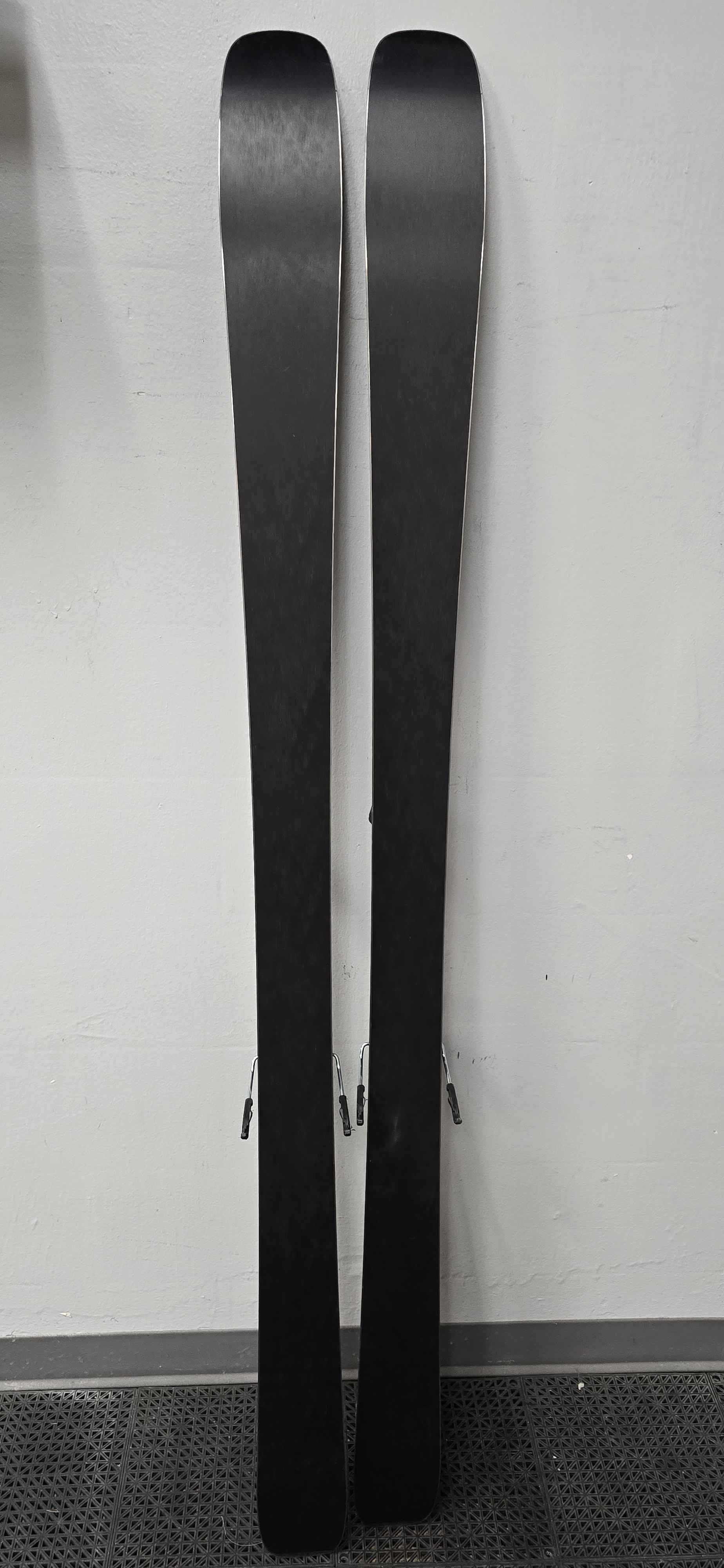 Used Armada Declivity 92 Ti 188cm Skis w/ Armada Strive 11 Demo Bindings