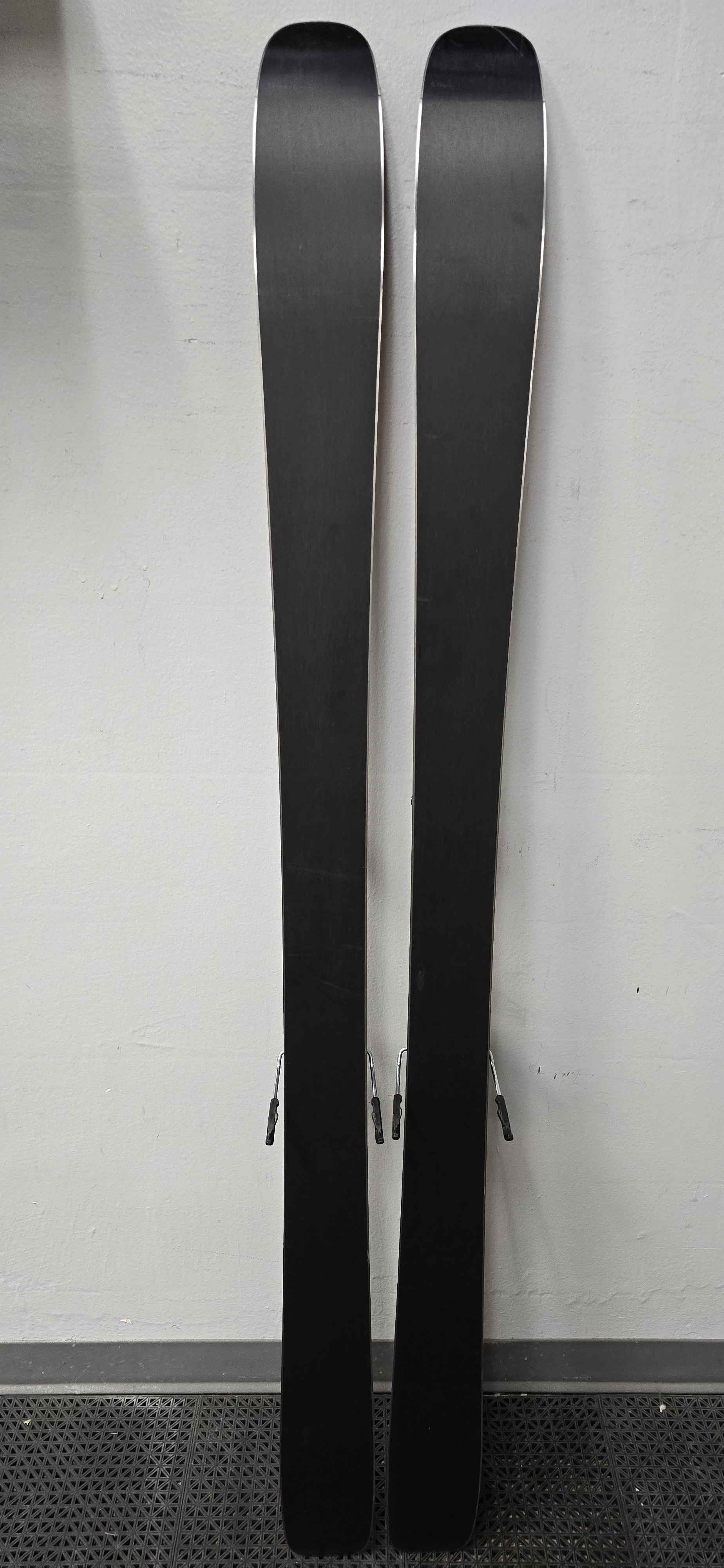 Used Armada ARV 94 178cm Skis w/ Armada Strive 11 Demo bindings