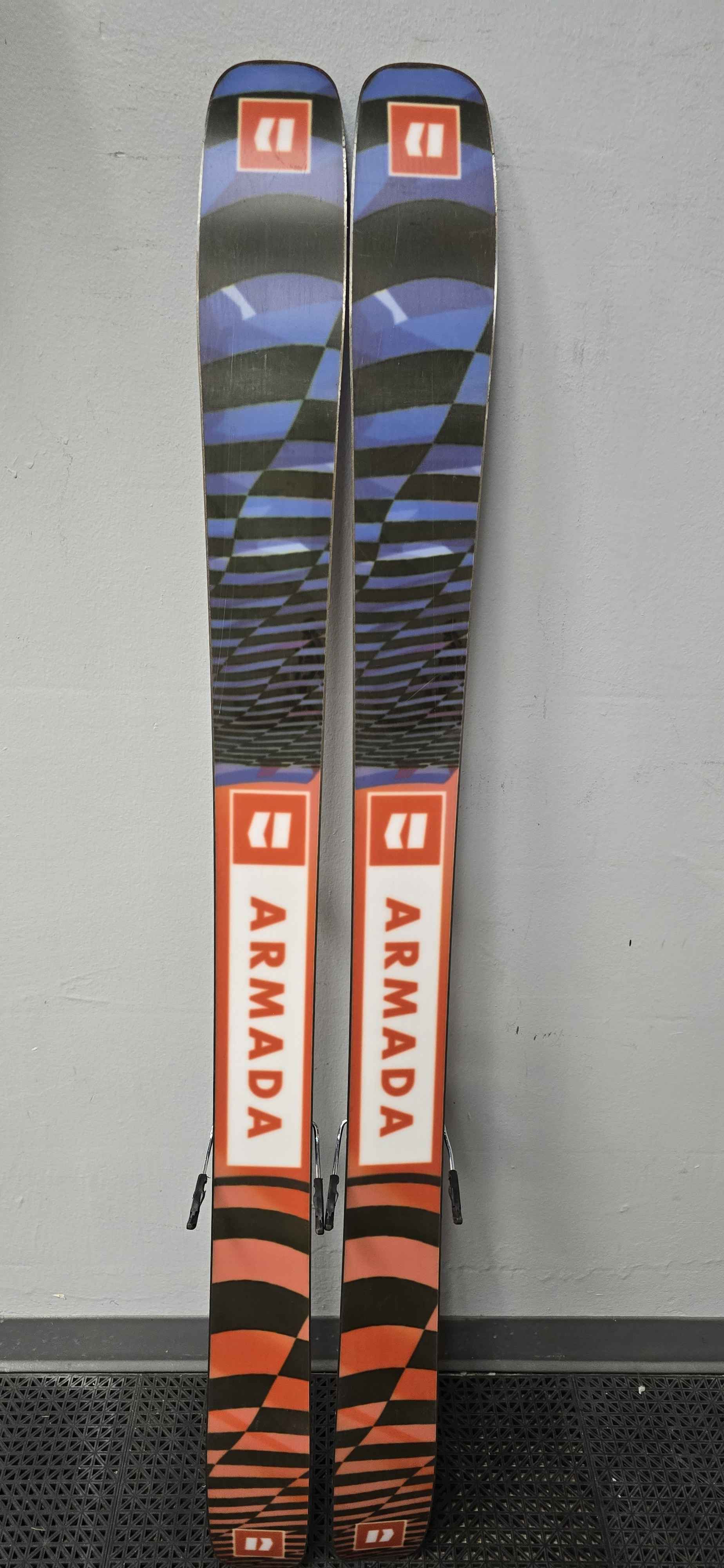 Used Armada ARV 100 158cm w/ Armada Strive 11 Demo Bindings