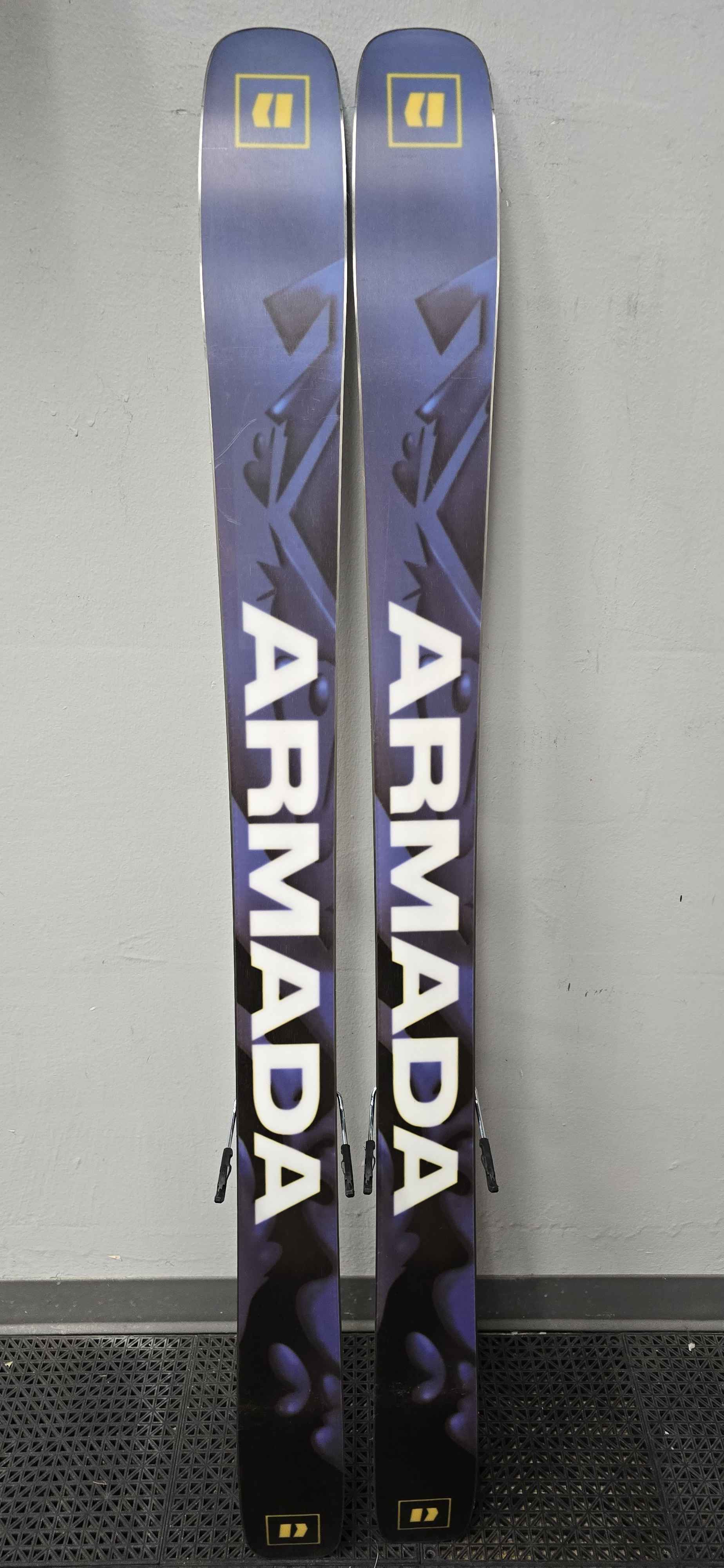 Used Armada ARW 100 158cm w/ Armada Strive 11 Demo Bindings