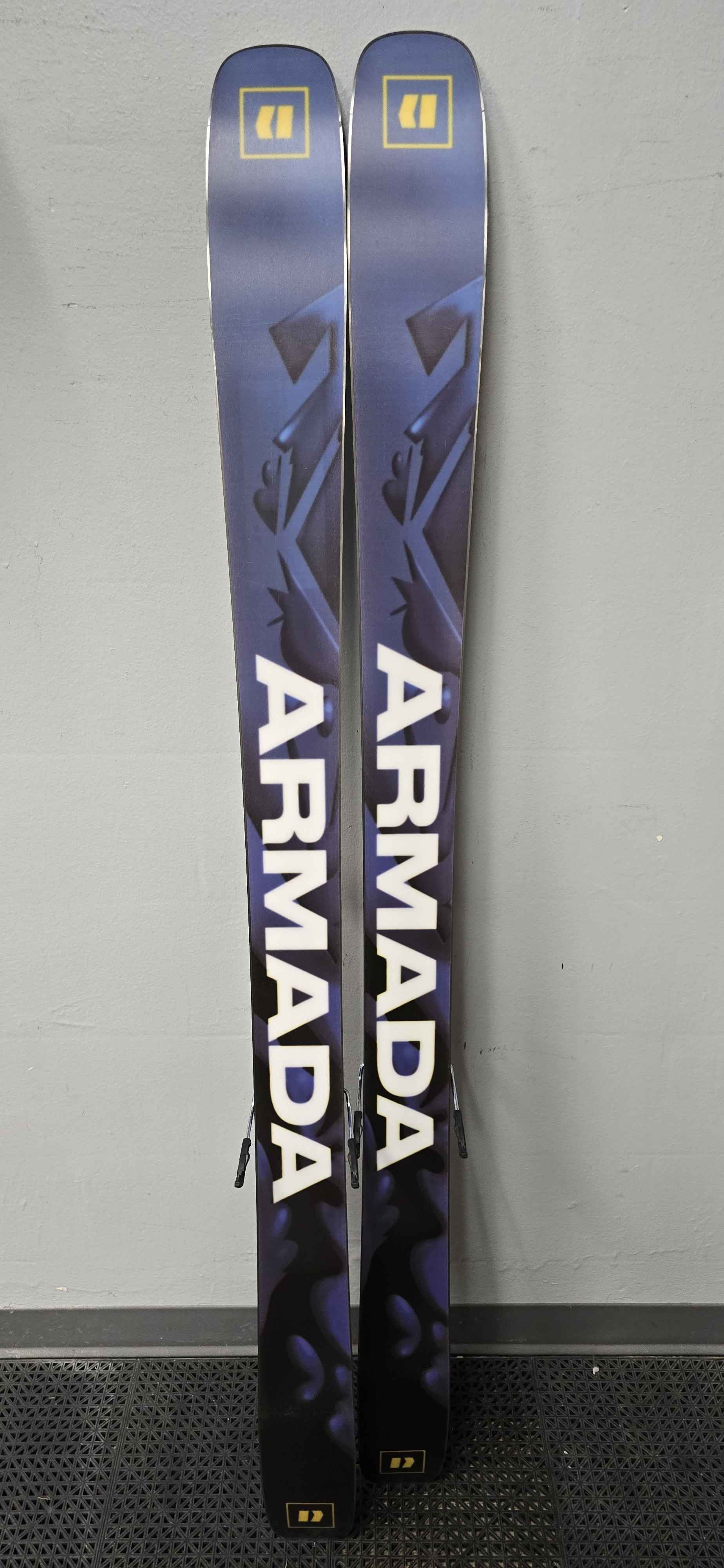 Used Armada ARW 100 172cm w/ Armada Strive 11 Adjustable bindings