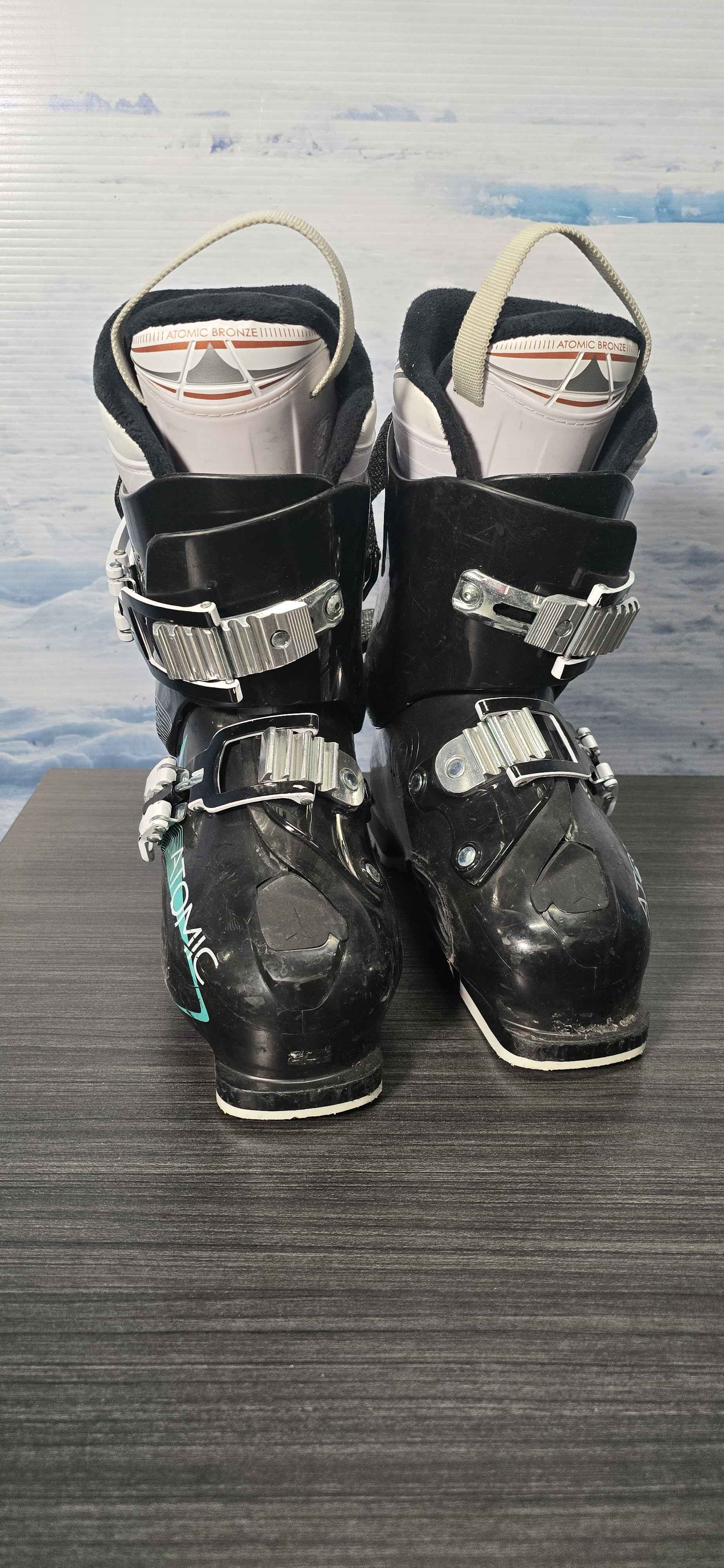 Used Atomic LiveFit 70 23.5MP Ski Boot