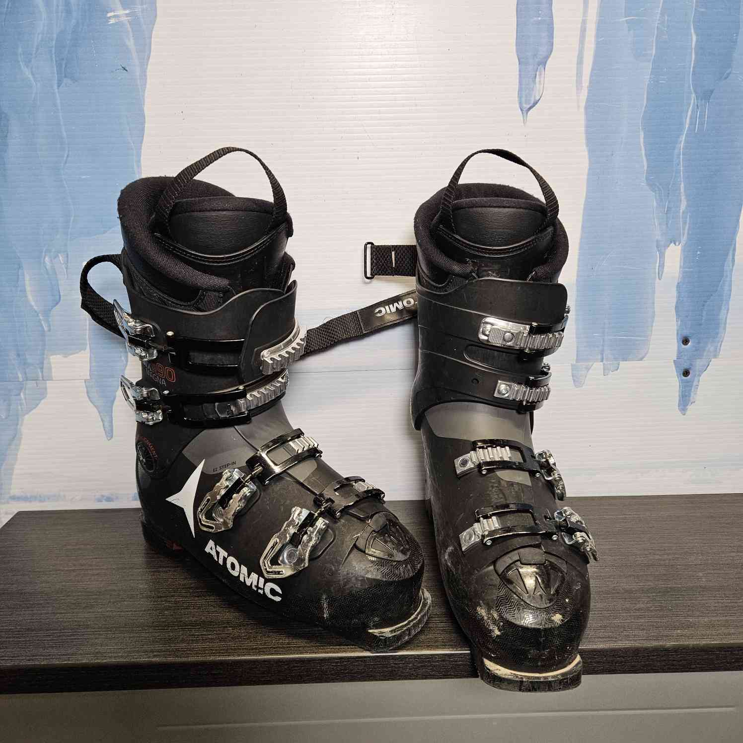 Used Atomic Hawx Magna R90 Ski Boot 27.5MP