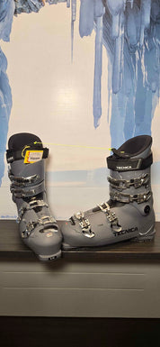 Lightly Used Tecnica Mach Sport 90 HV 31.5MP Ski Boot