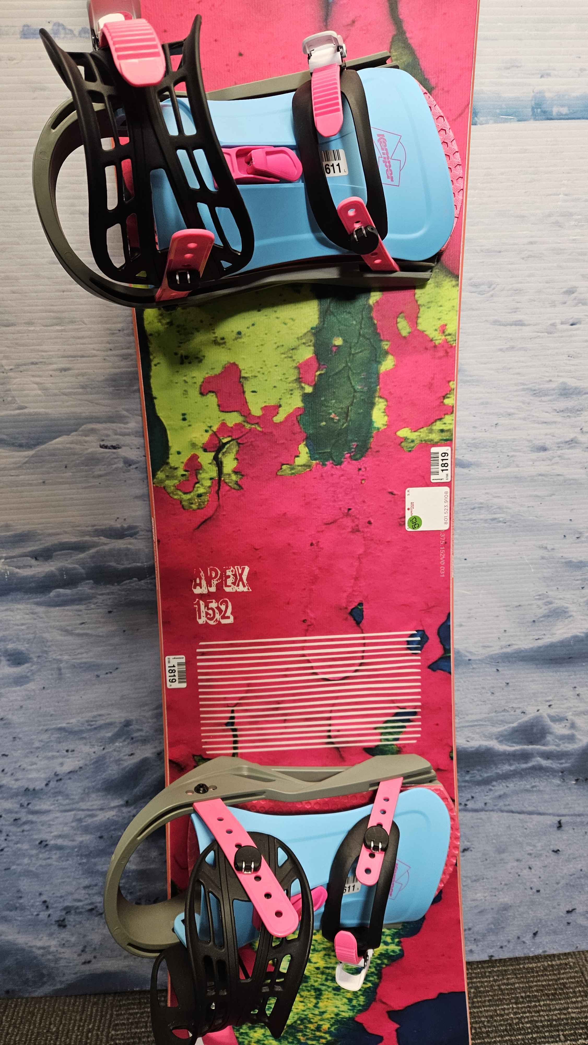 Used Kember Apex Snowboard 2024 w/ Kemper Bindings