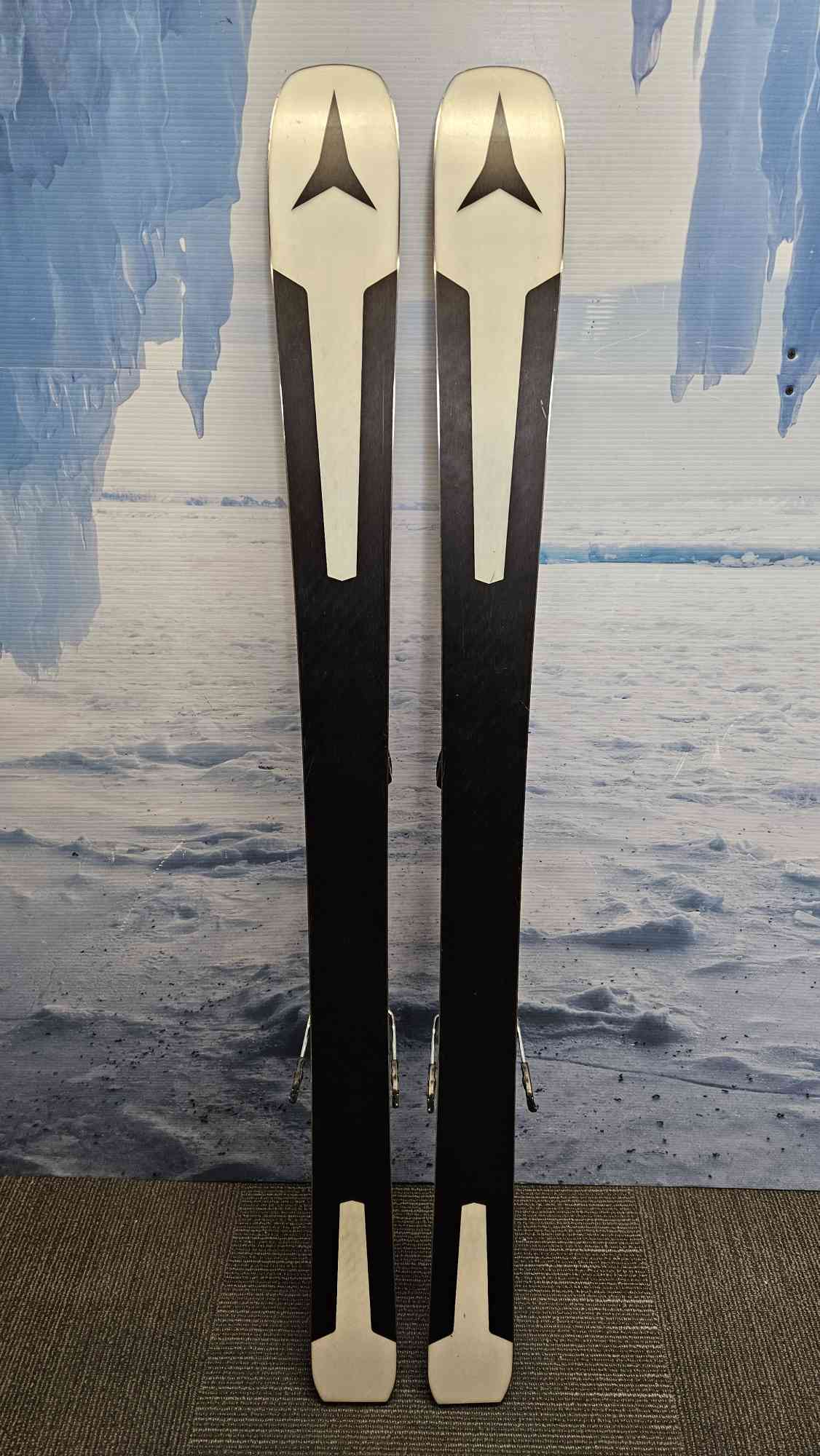 Used 2020 Atomic Vantage 90 TI 153cm Skis w/ Warden 11 Bindings