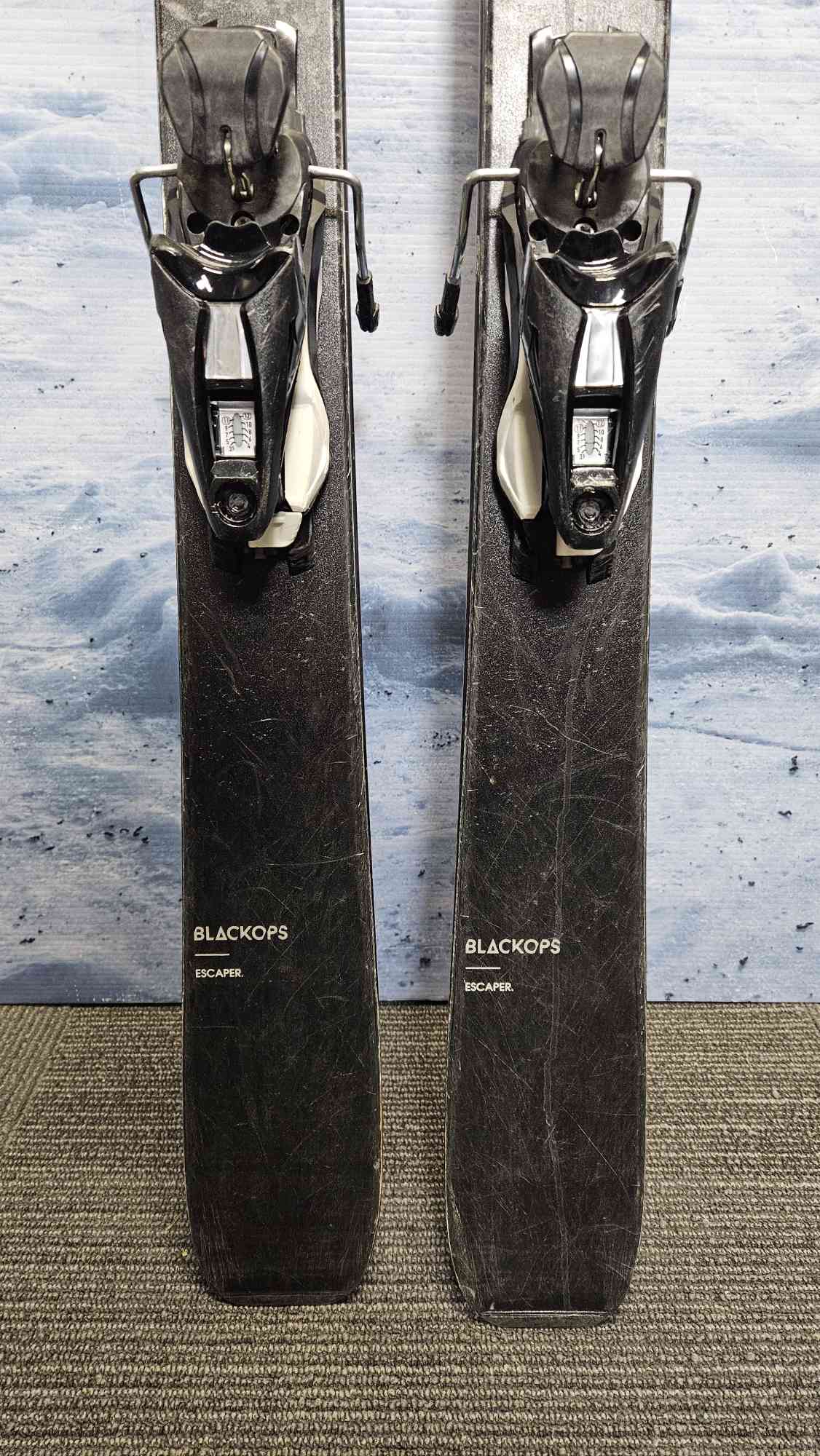 Used 2022 Rossignol Blackops Escaper 156 Skis w/ Look NX12 Bindings