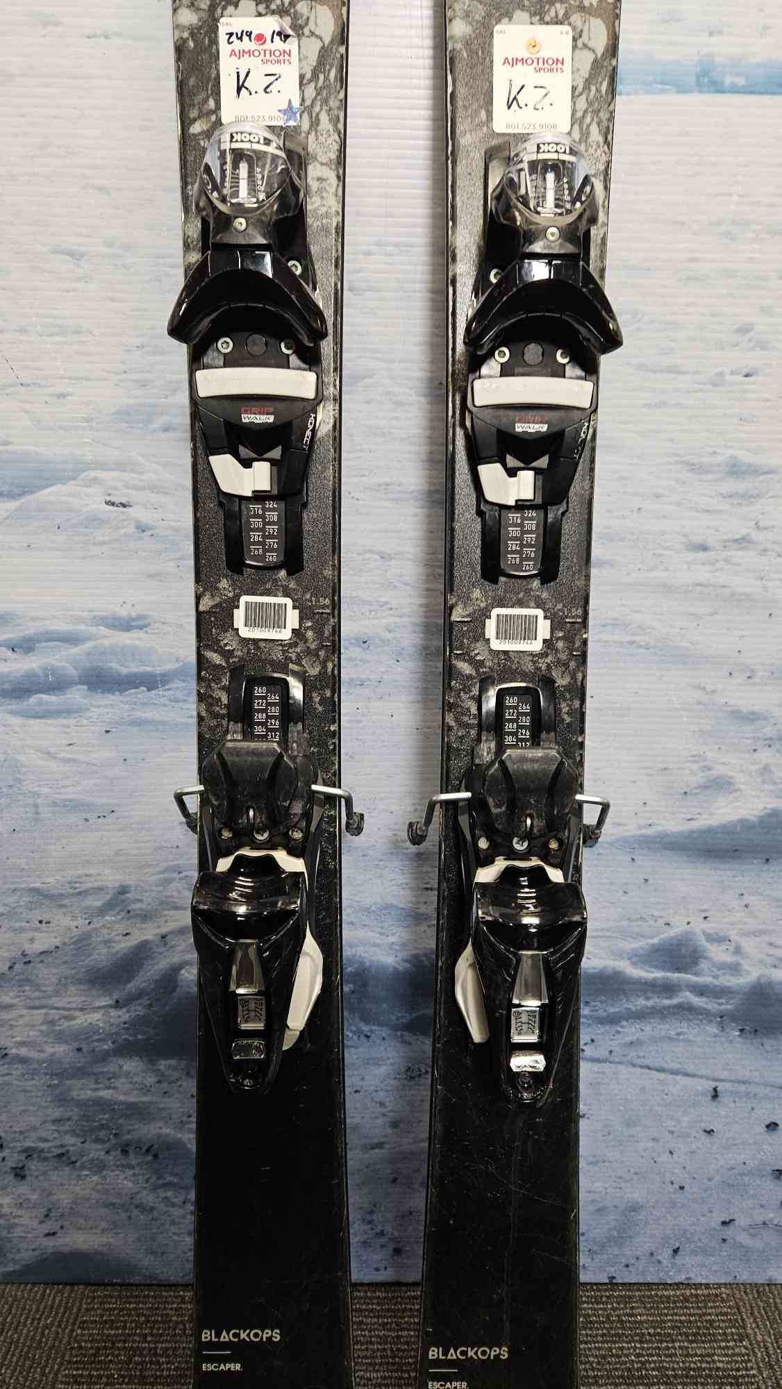 Used 2022 Rossignol Blackops Escaper 156 Skis w/ Look NX12 Bindings