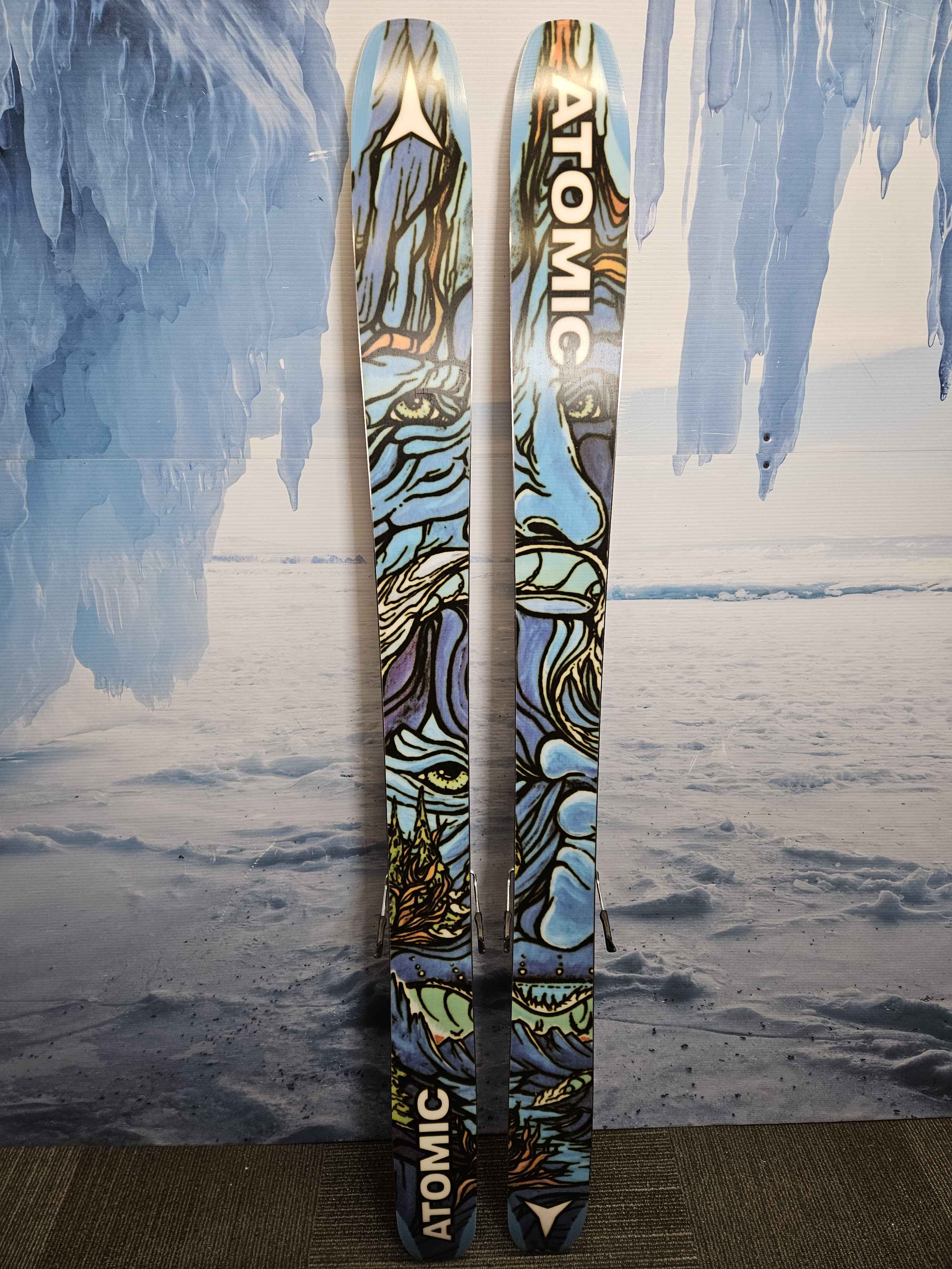 New 2024 Atomic Bent Chetler 110 172cm Skis w/ Atomic Strive 11 Demo Binding