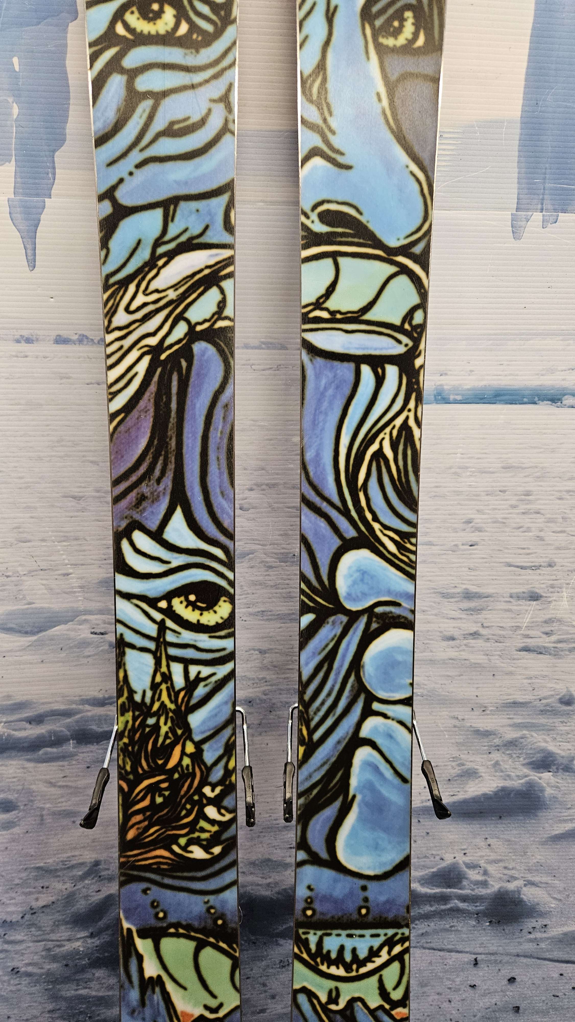 Used Atomic Bent Chetler 110 Skis - 180cm w/ Atomic Strive 11 Demo Binding