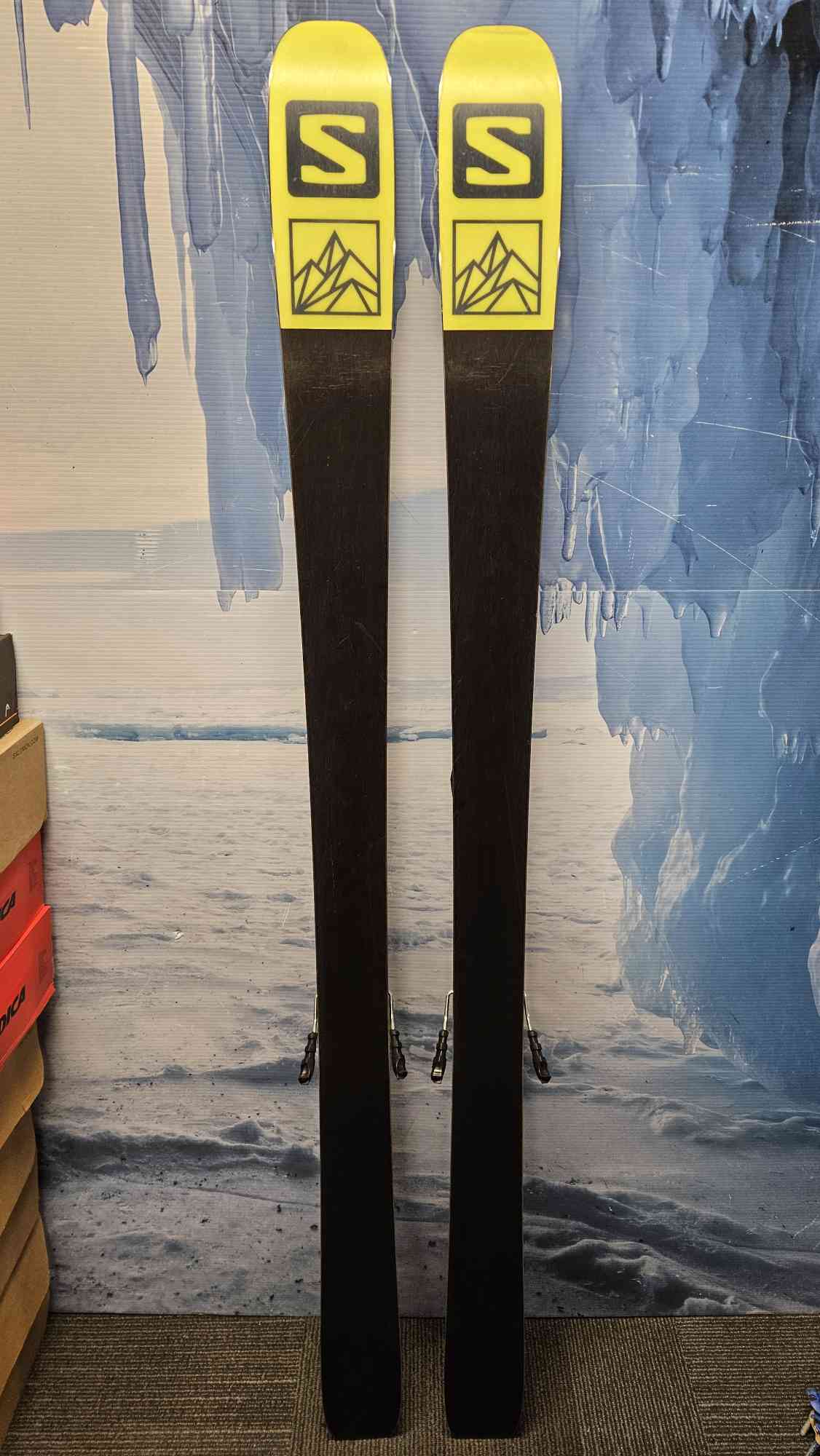 Used Salomon QST 92 Skis - 185cm w/ Tyrolia Attack 13 Demo Binding