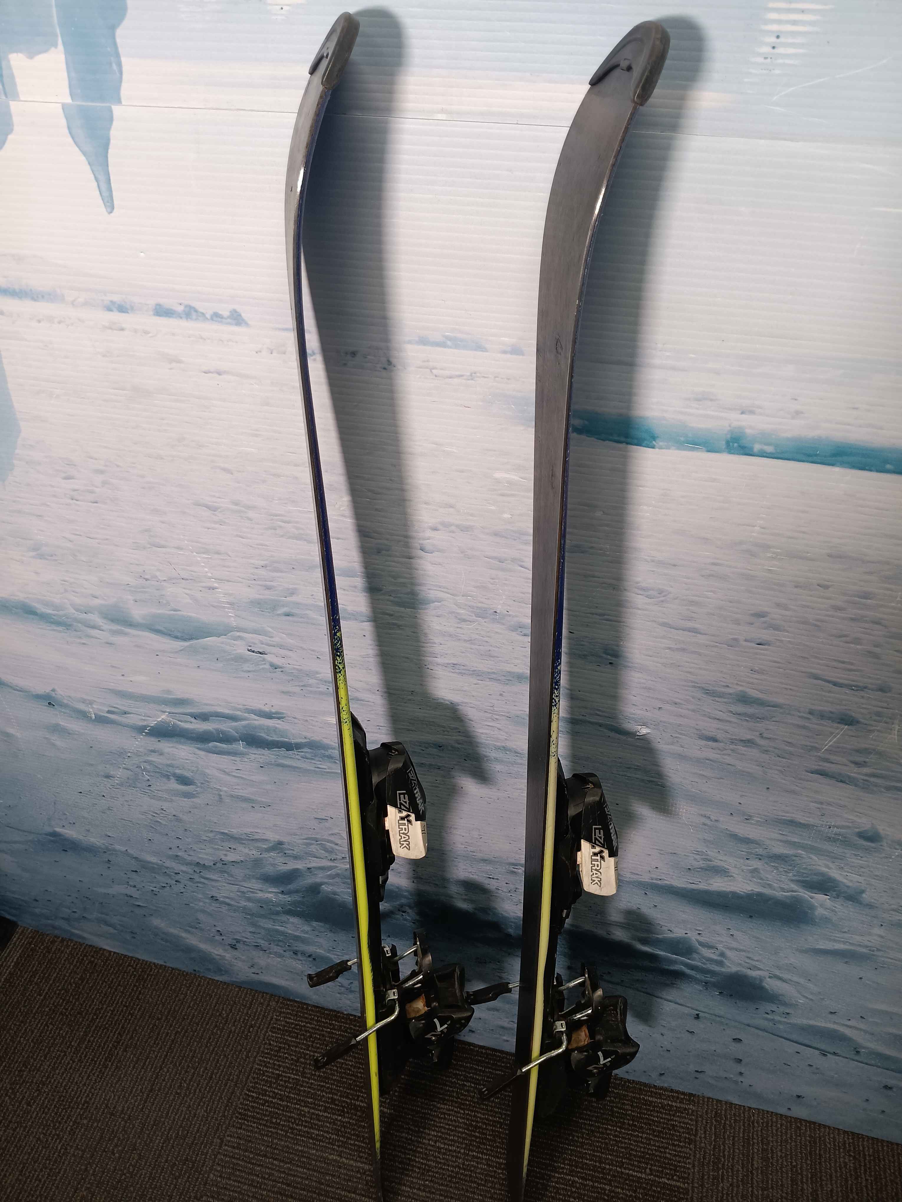 Used Salomon  Qst Max Jr Youth Ski w/ Salomon Ez Trak 7 Demo Bindings - 130CM