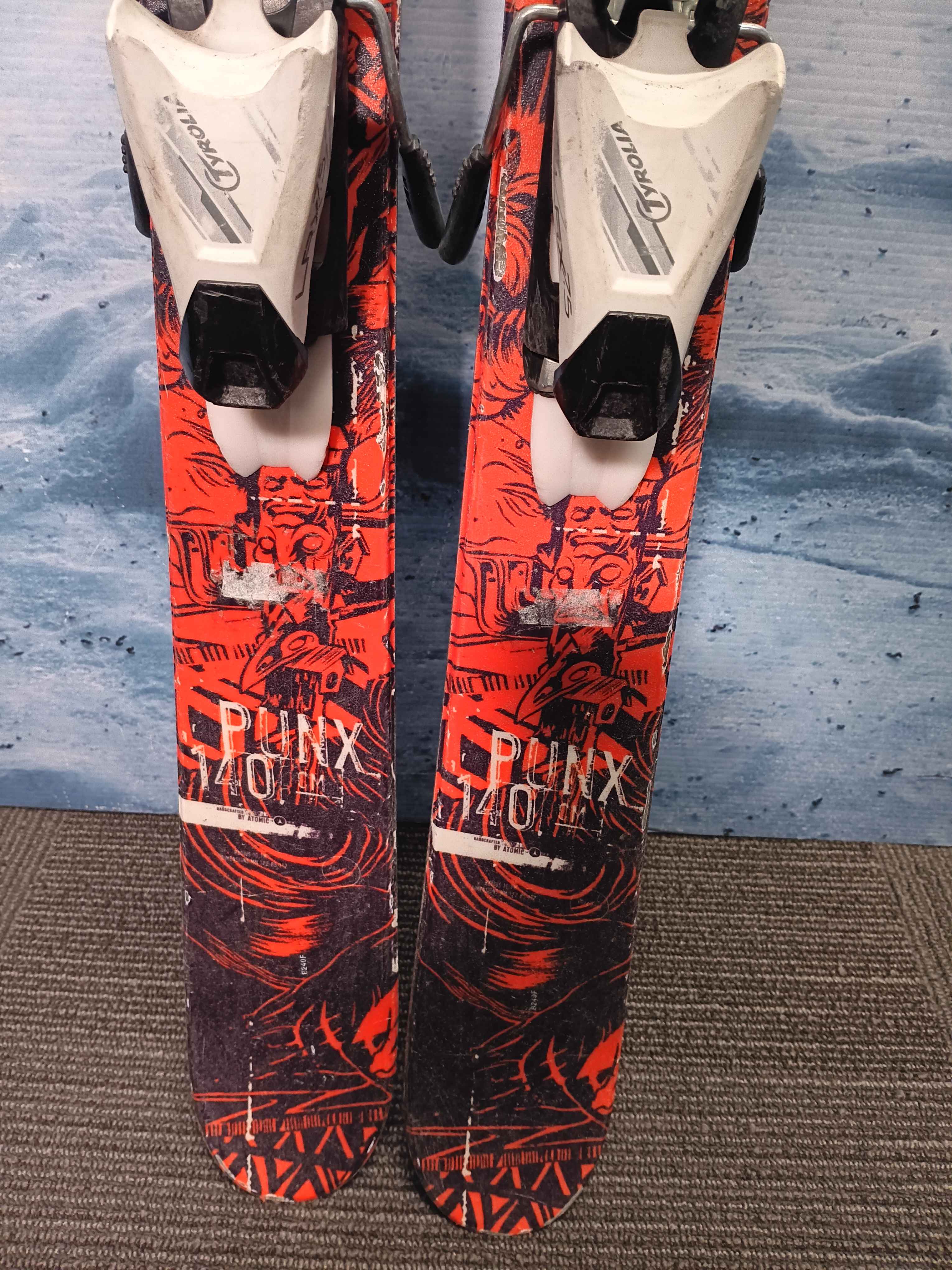 Used Atomic Punx 86 Youth Kids Ski w/ Tyrolia Lrx 7.5 Demo Bindings - 140CM
