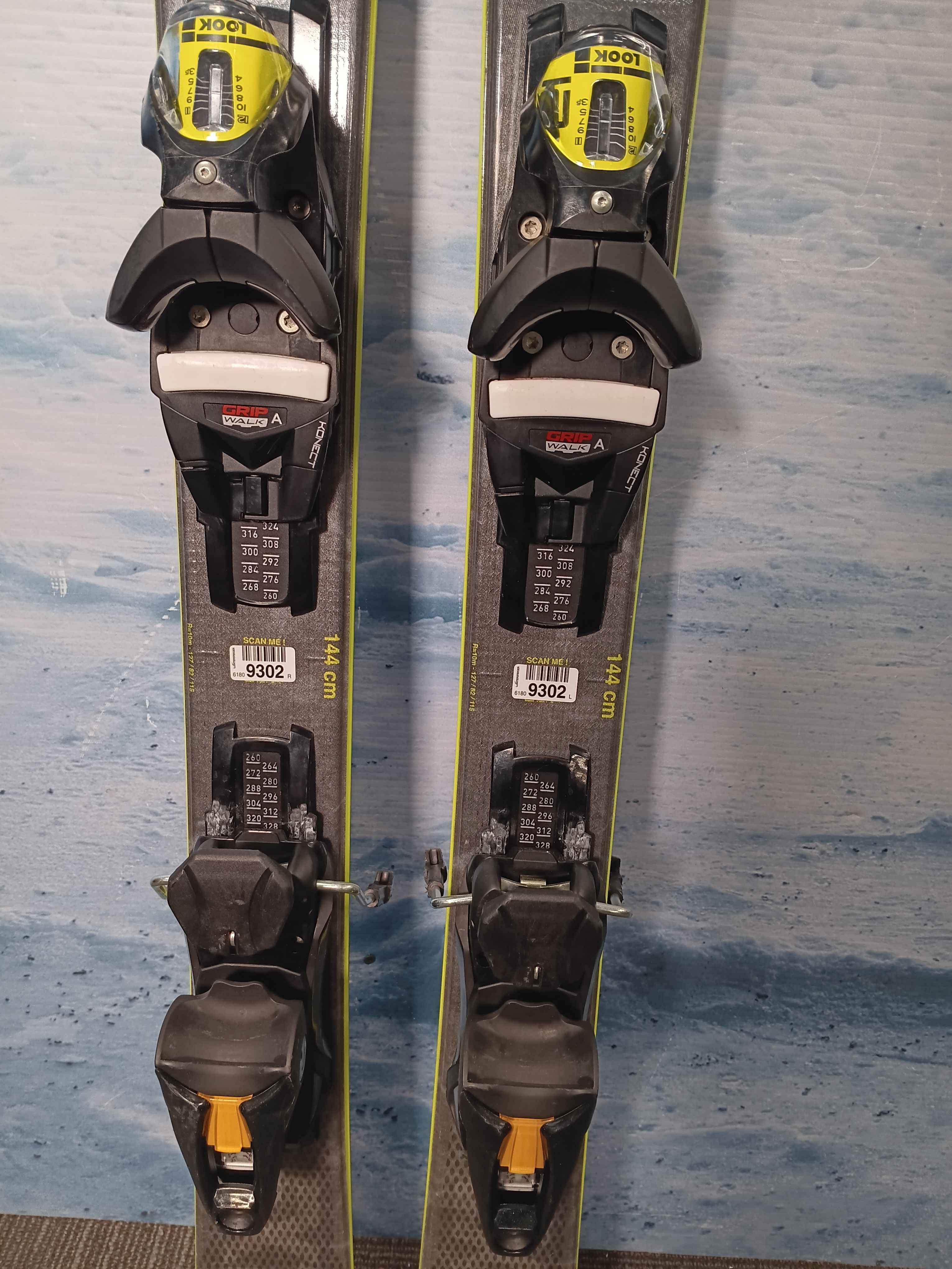 Used Rossignol  Experience 82  Ski w/ Look  Nx 12 GW Demo Bindings - 144CM