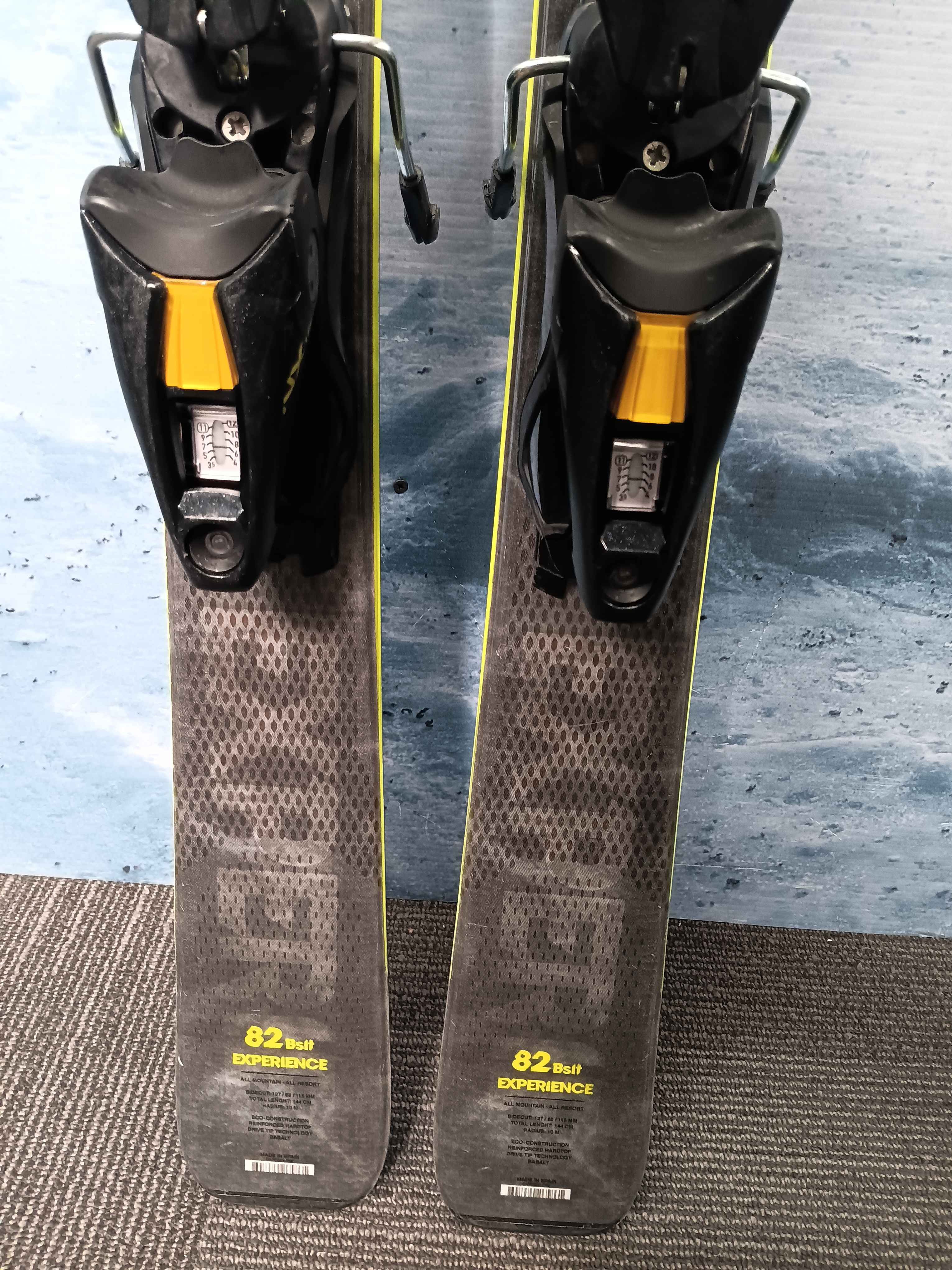 Used Rossignol  Experience 82  Ski w/ Look  Nx 12 GW Demo Bindings - 144CM