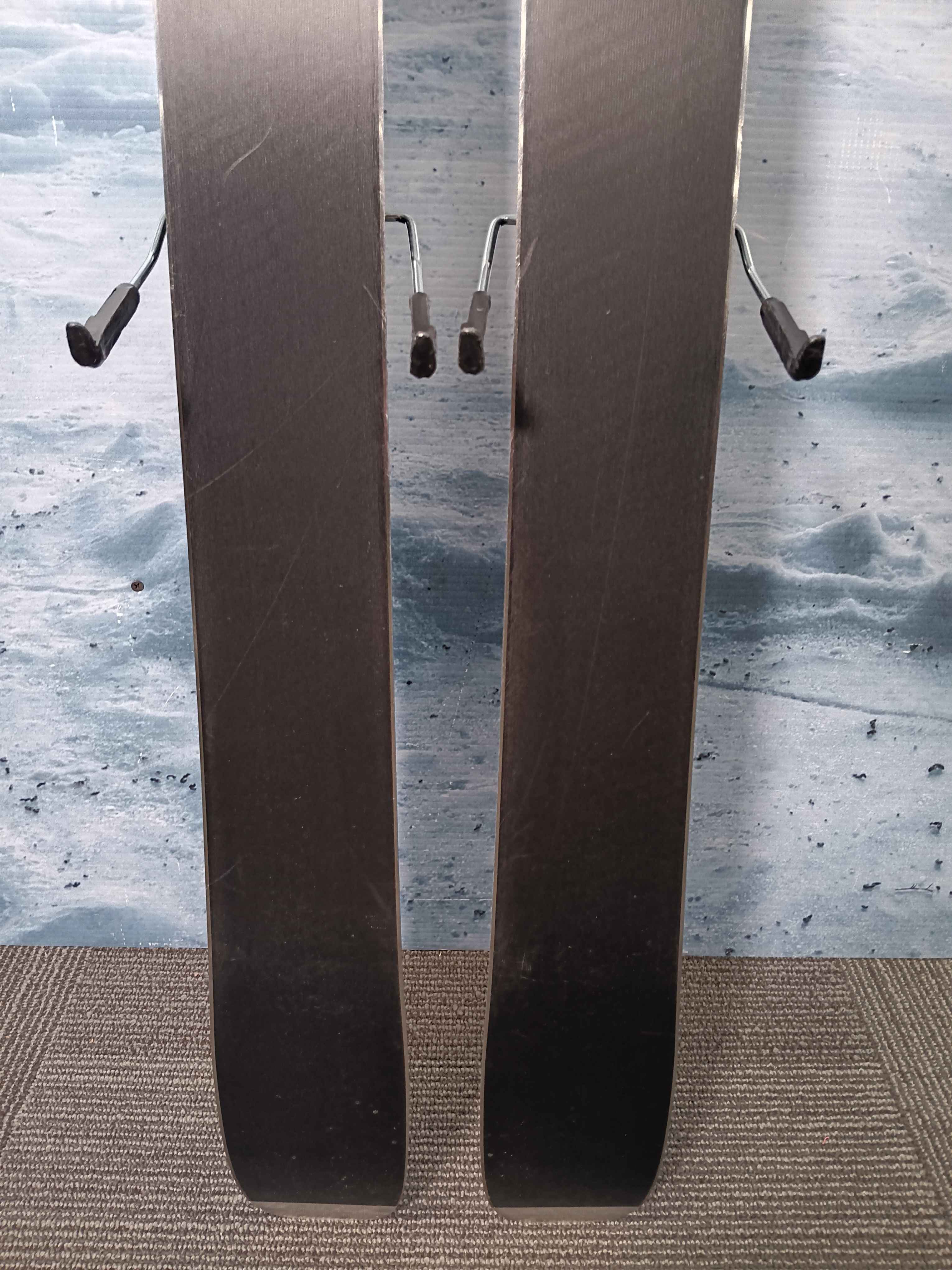 Used  Rossignol  Sender 90 Pro Ski w/ Look  Xpress 10 GW Demo Bindings - 150cm