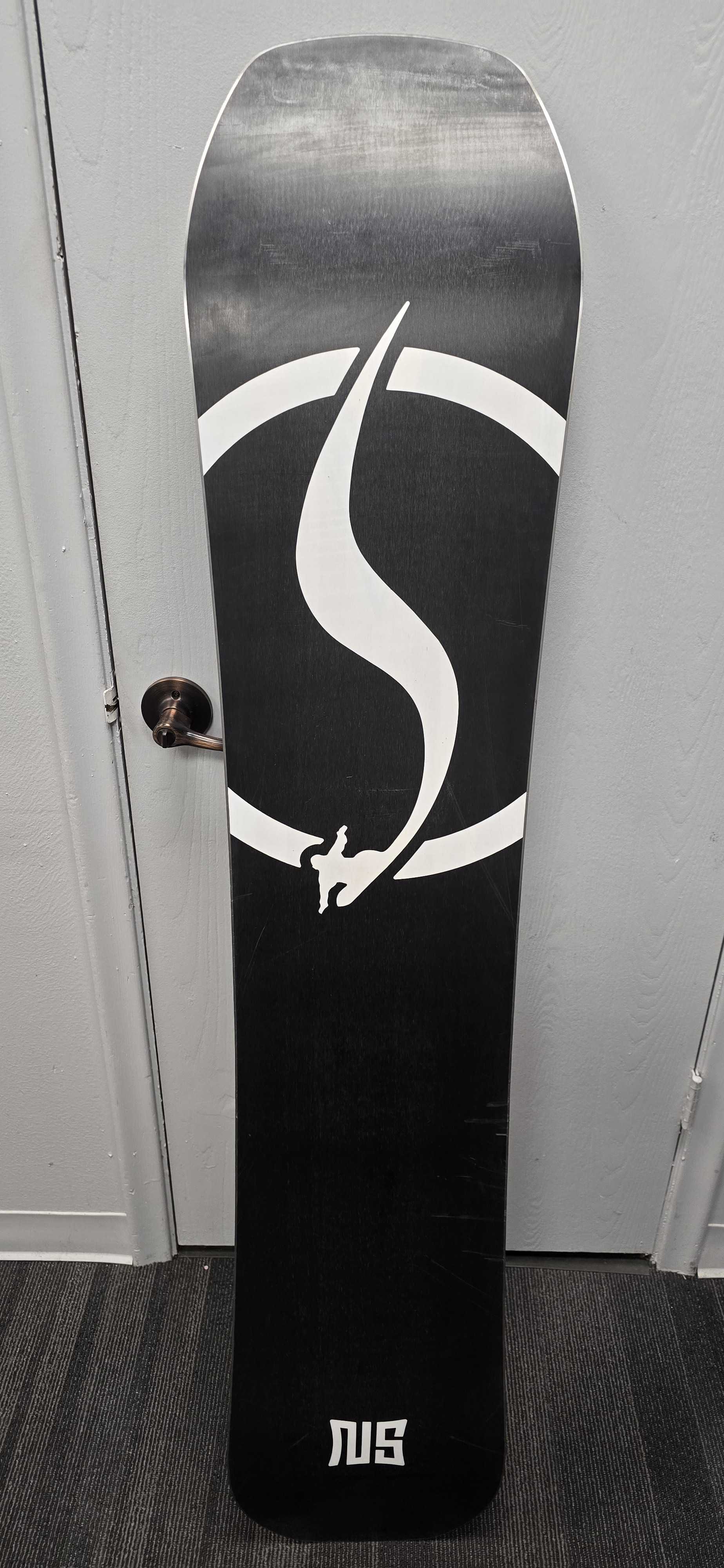 Never Summer Benchmark 157cm Wide Snowboard - Lightly Used (2026)