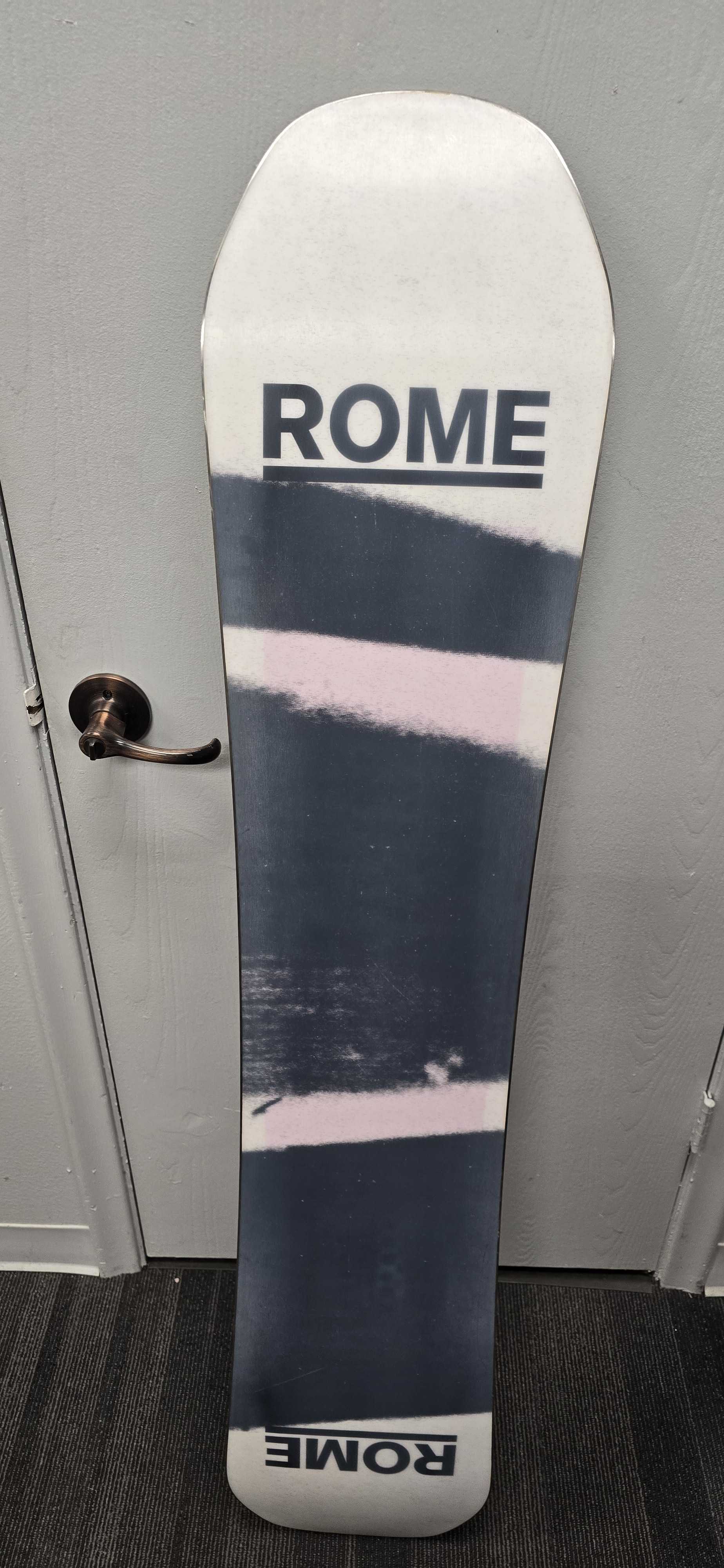 Rome Boneless 144cm N Snowboard - Lightly Used (2026)
