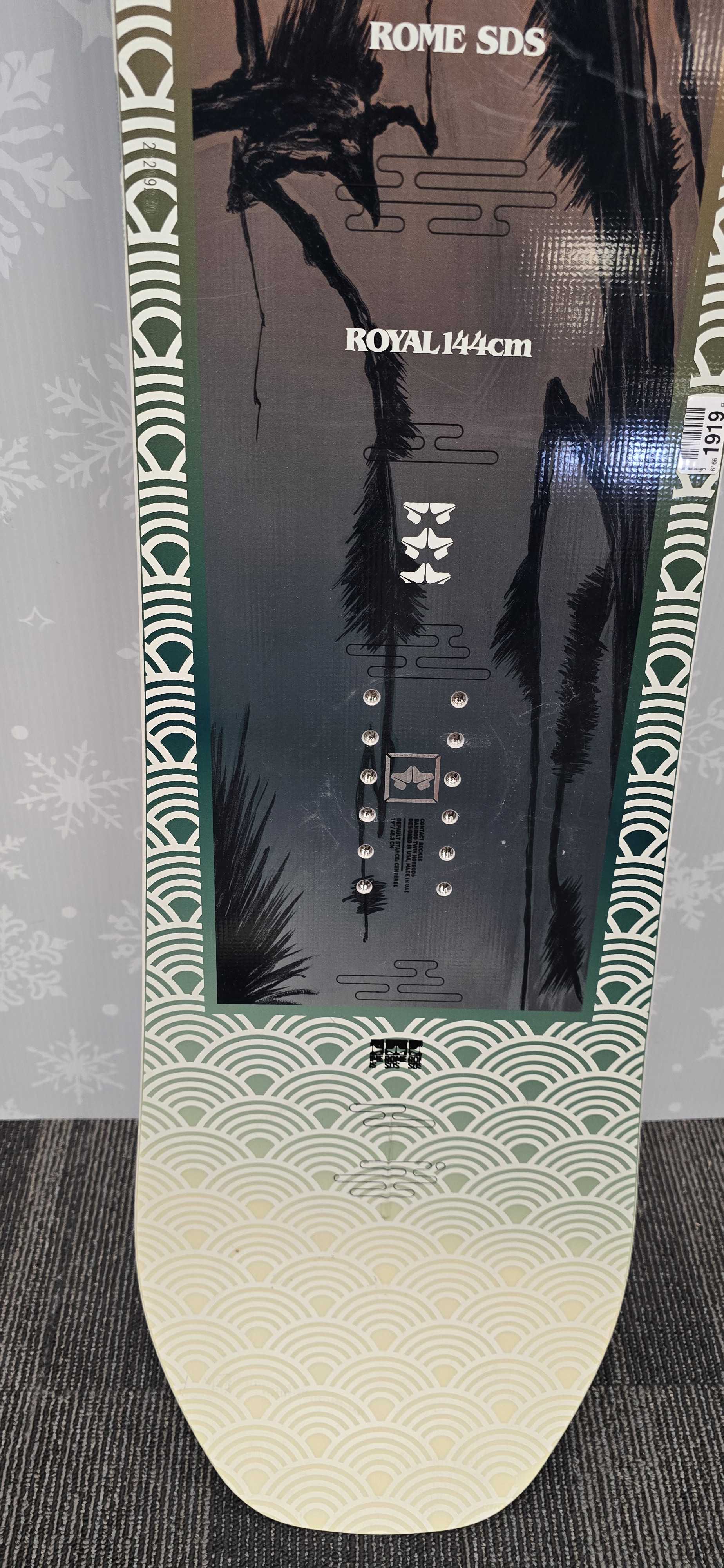 Used RomeSDS Royal Snowboard - 144CM