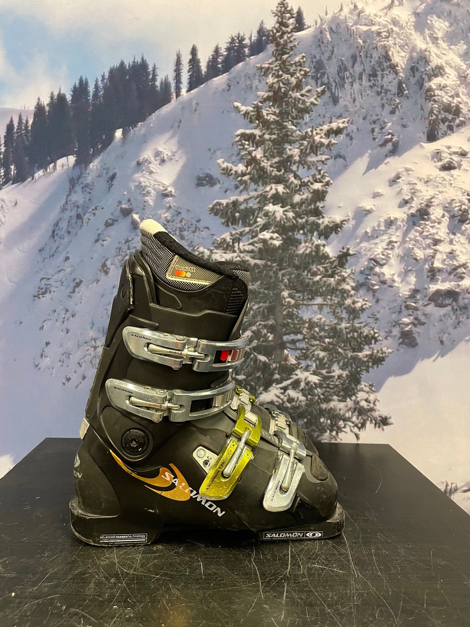 scherp huurling Soms soms Used Salomon Sensifit Ski Boot - 23 – AJ Motion Sports